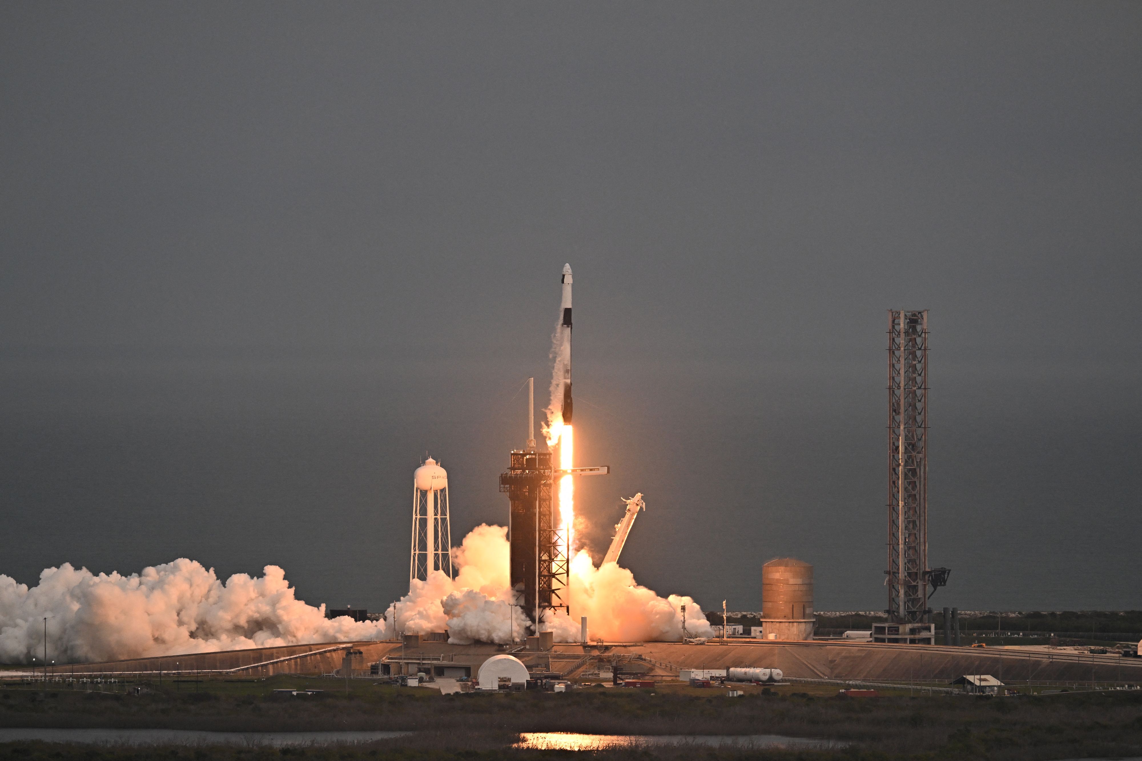 Les fusées Falcon 9 de SpaceX clouées au sol