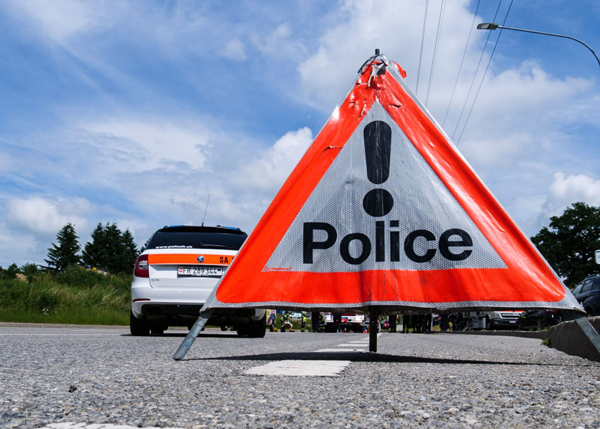 Un scooter percute frontalement une voiture: deux blessés