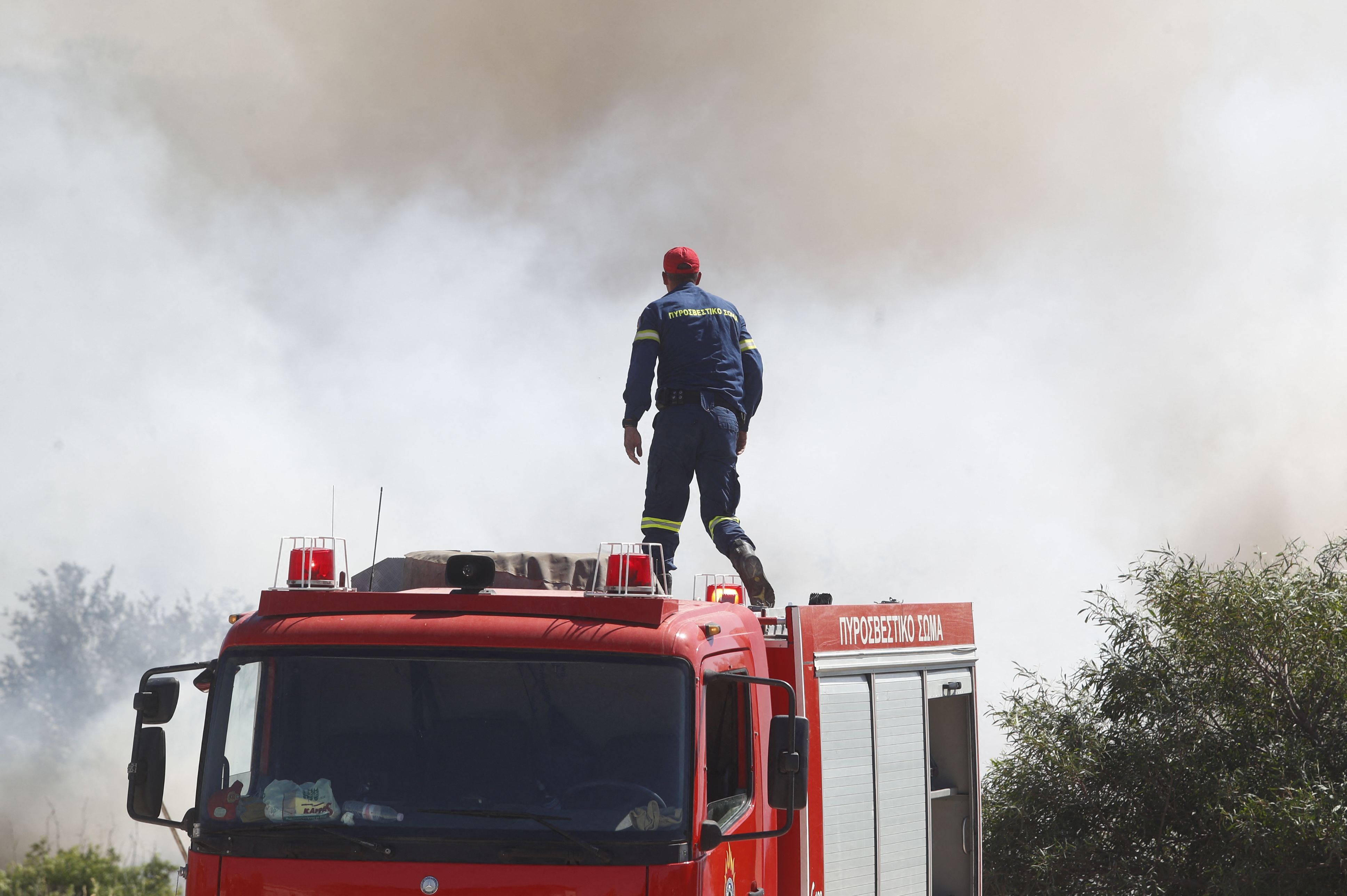 Le sud-est d'Athènes touché par un incendie fortement attisé