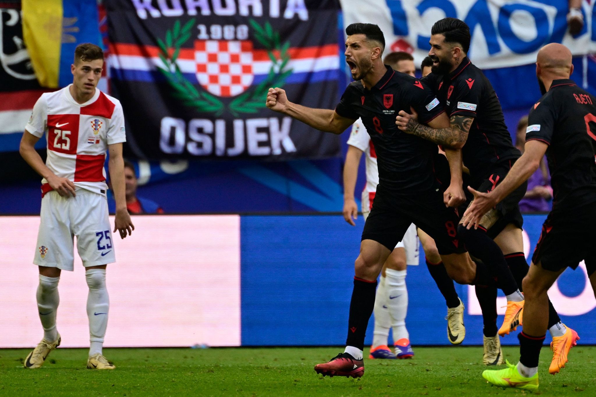 L'Albanie fait trébucher la Croatie à la 95e minute