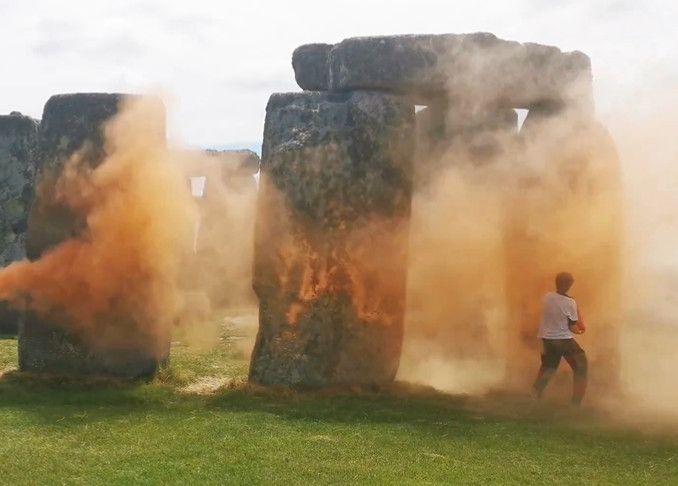 Des activistes s'attaquent au site préhistorique de Stonehenge