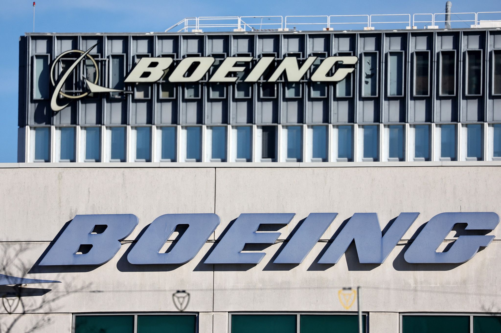 Des familles de victimes réclament 25 milliards de dollars à Boeing