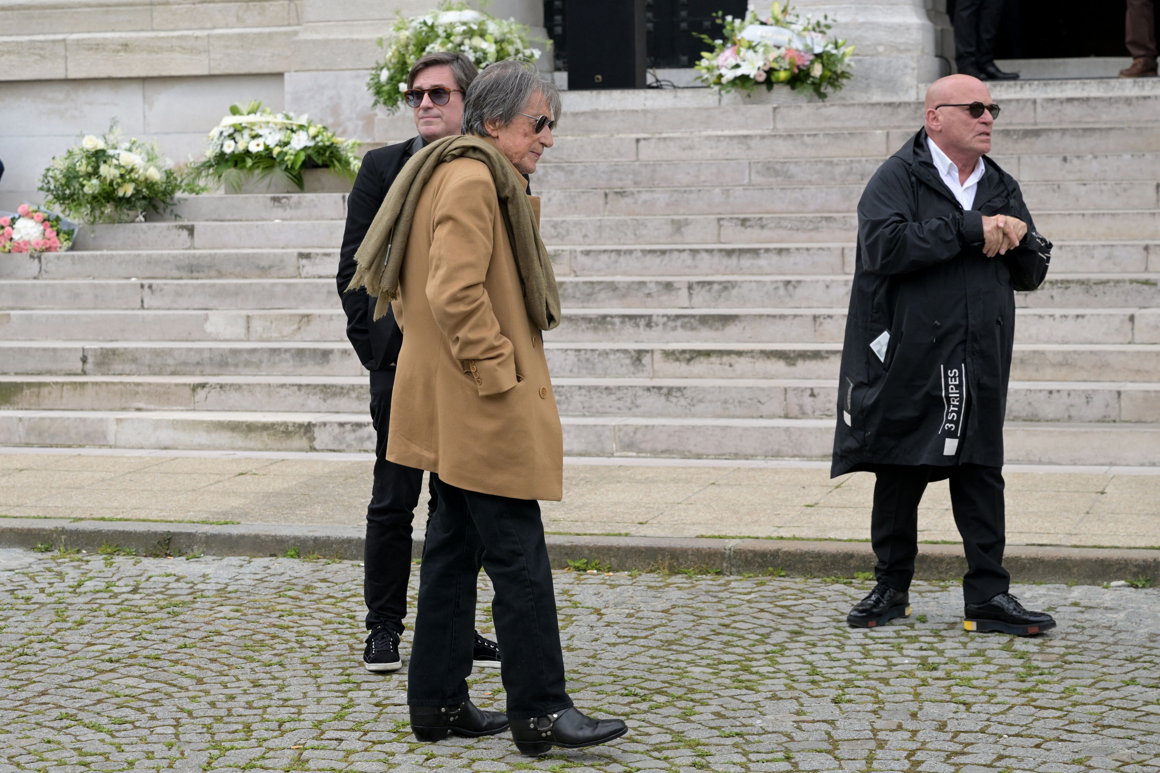 Thomas et Jacques Dutronc très entourés pour un ultime adieu à Françoise Hardy