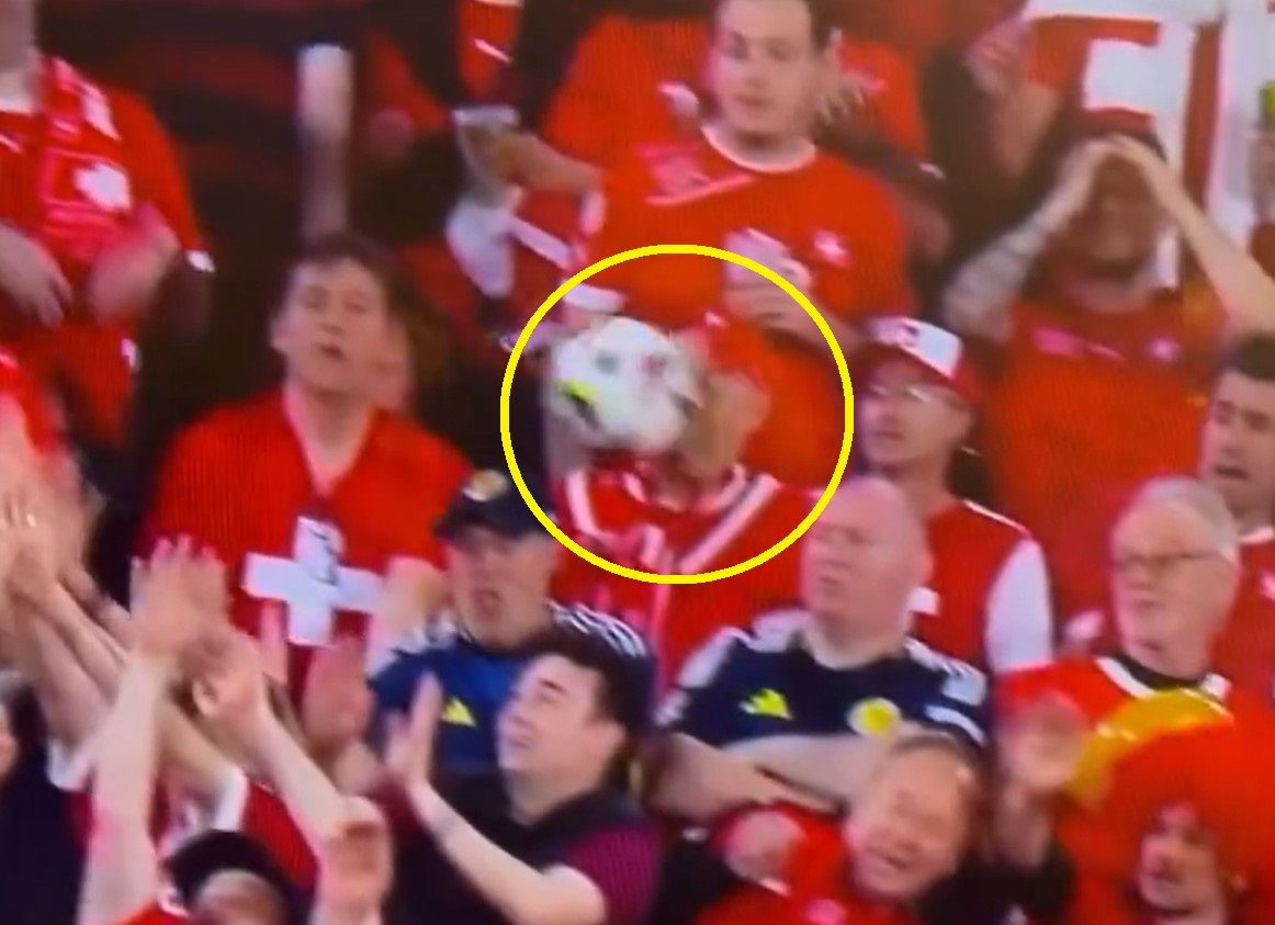 Ouille: ballon en pleine tête pour un fan de la Suisse