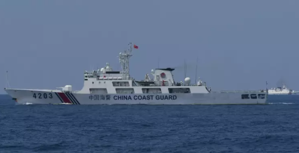 Altercation entre des garde-côtes chinois et des marins philippins