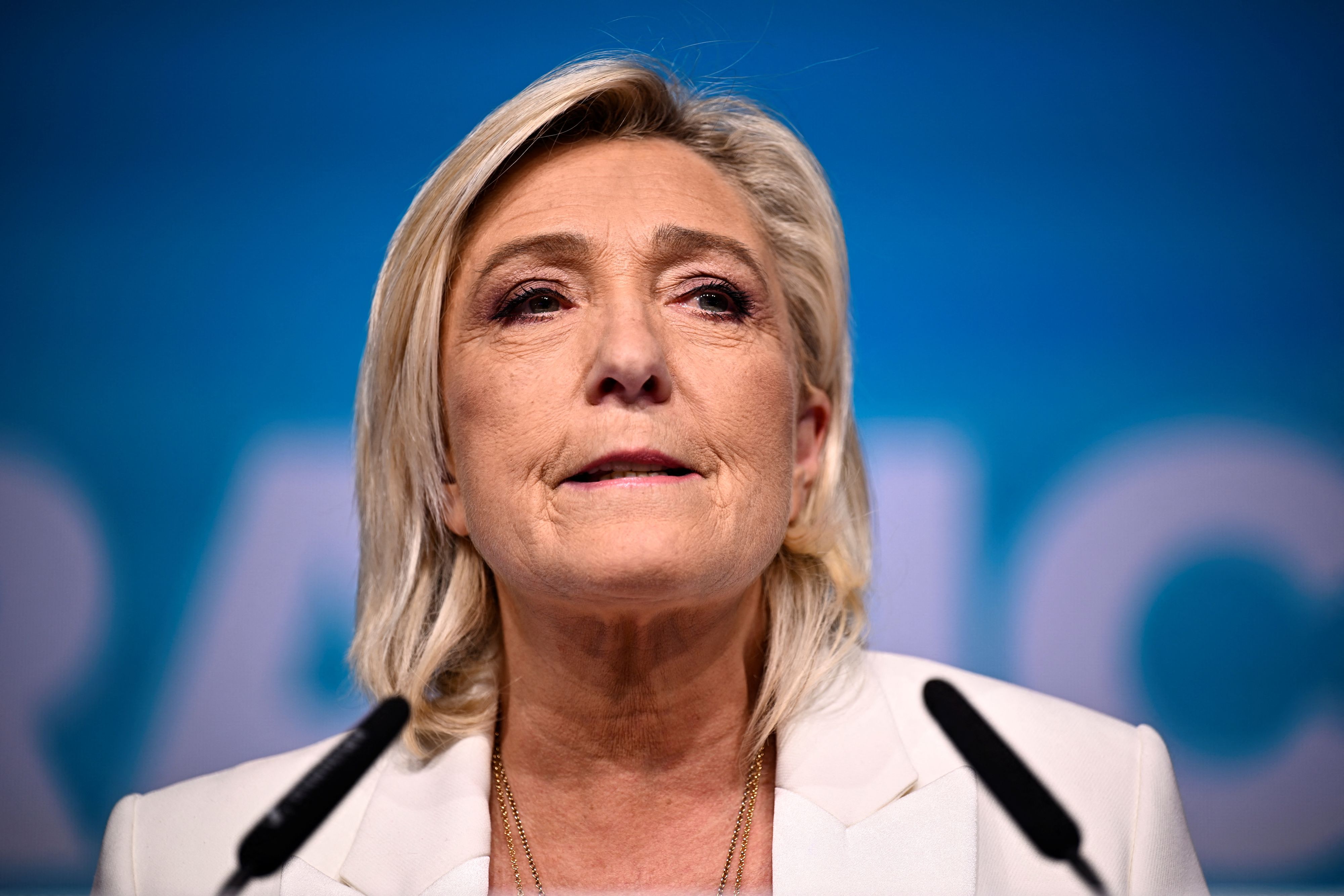 Le Pen dénonce une agression contre un candidat de son parti