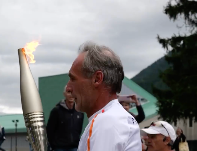 Mike Horn se dit «honoré d'avoir porté la flamme olympique»