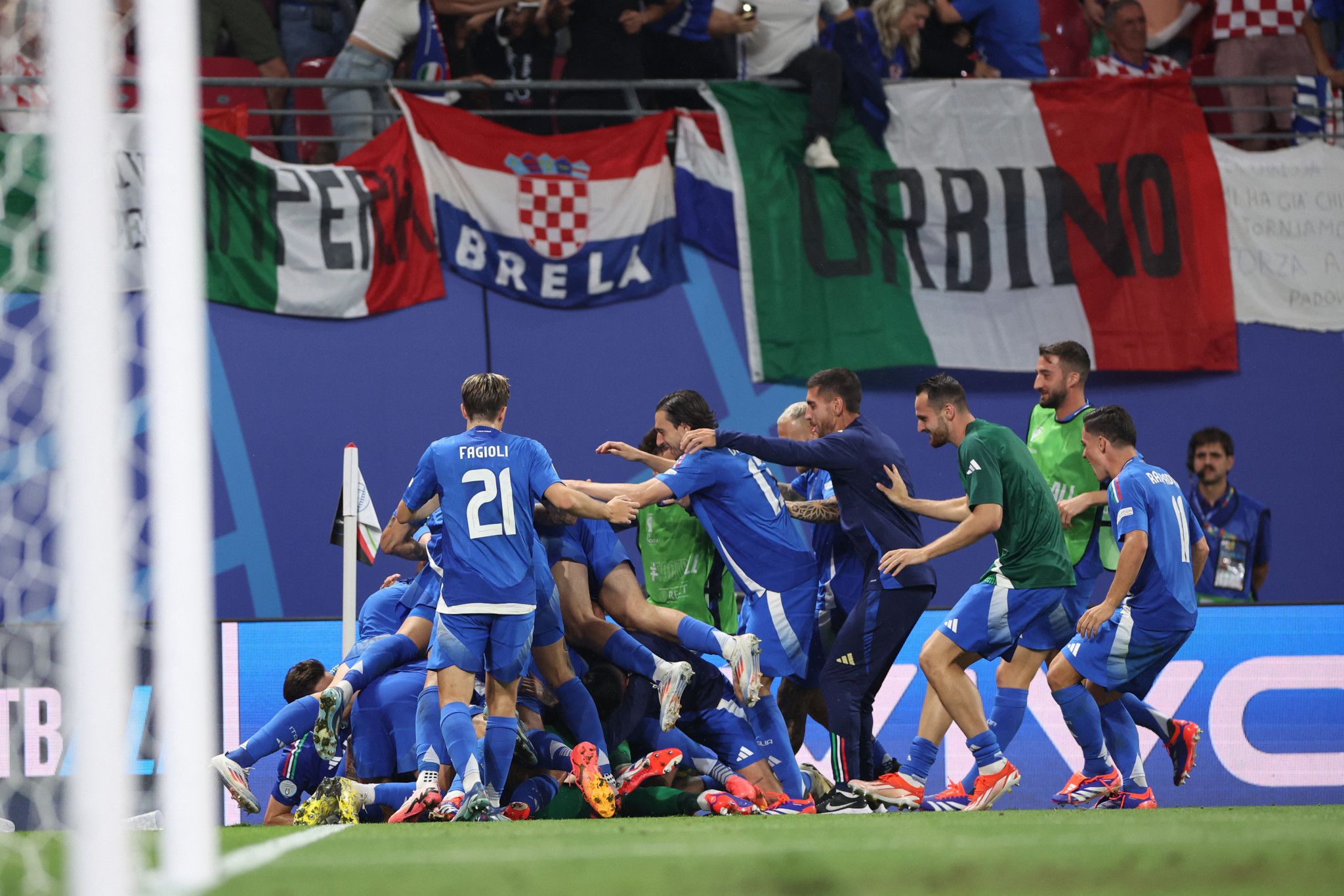 Grâce à un but à la 98e, l'Italie défiera la Suisse