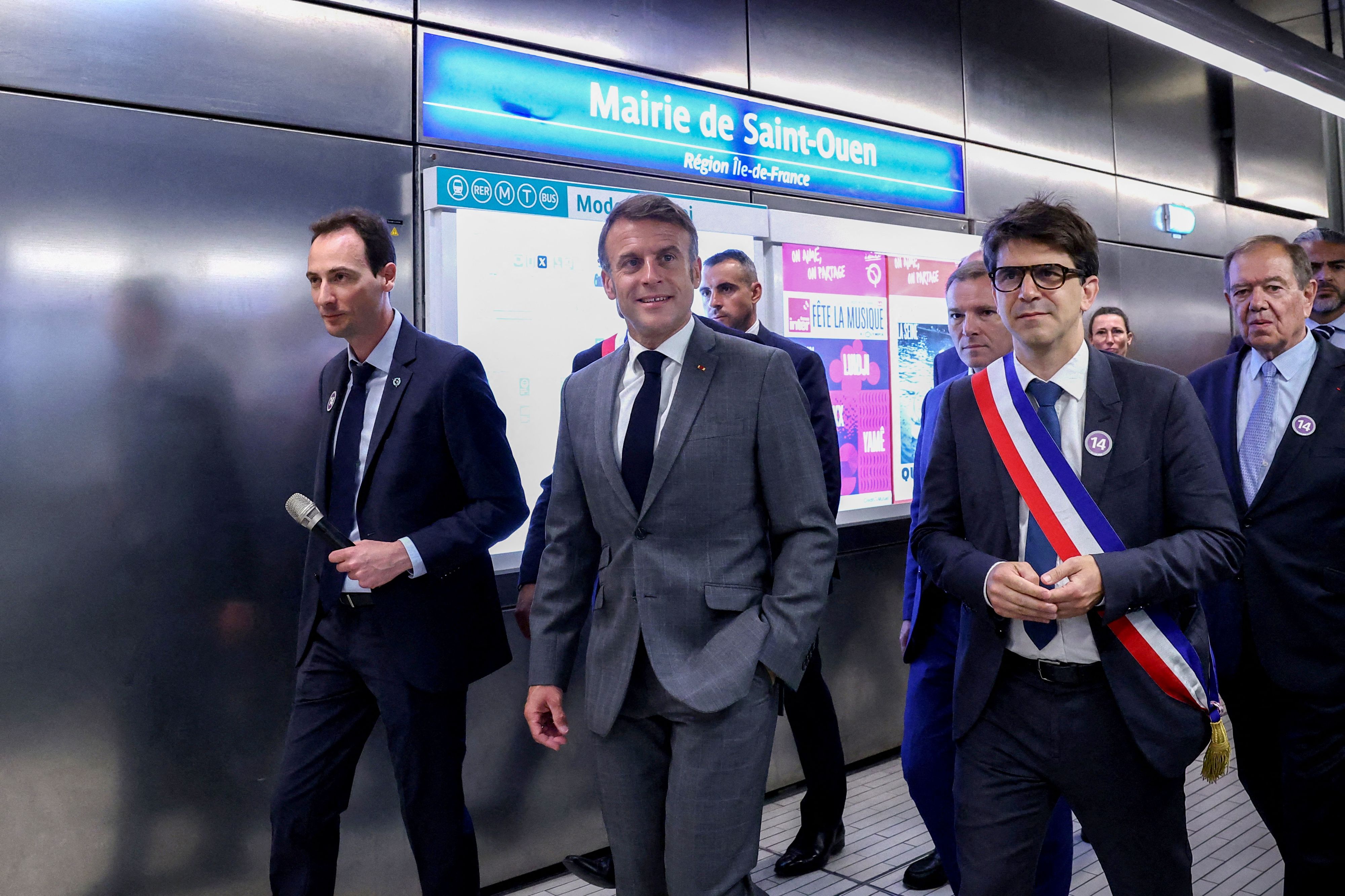 Macron inaugure le premier super métro parisien