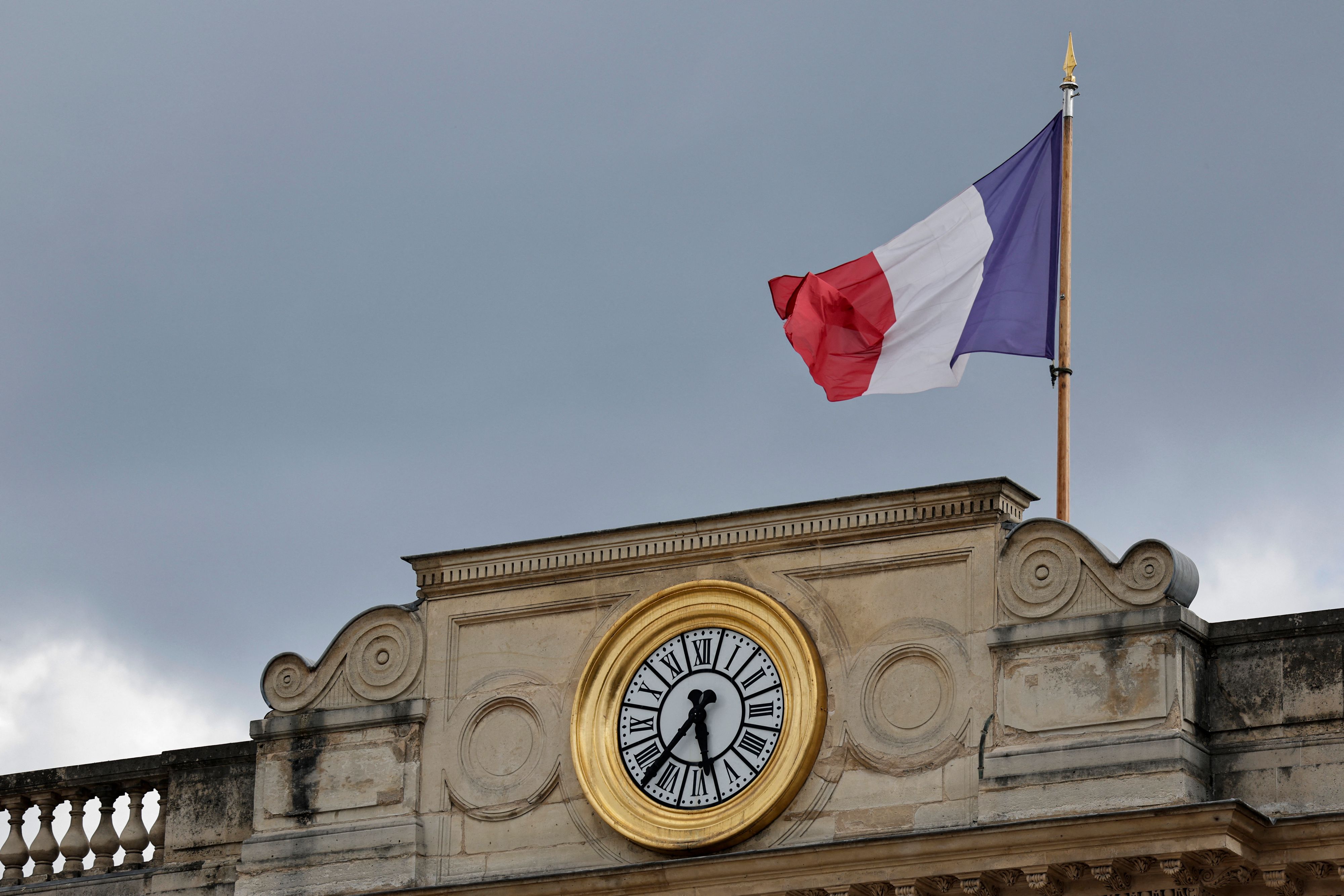 Le barrage contre l'extrême droite française prend forme