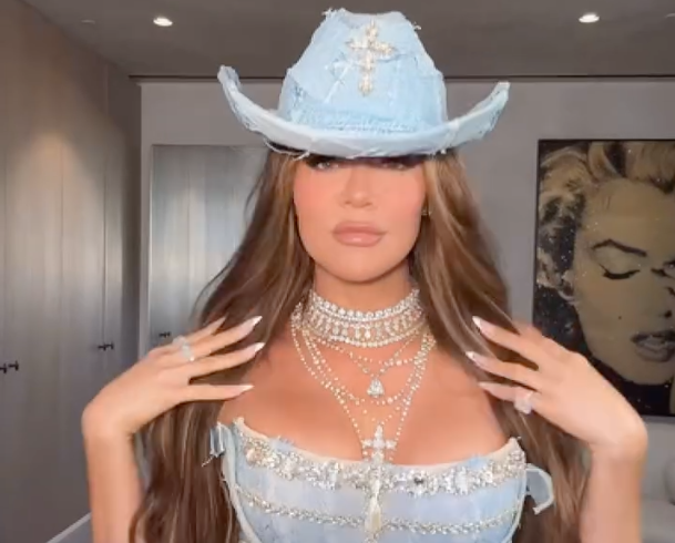 Khloé Kardashian fête ses 40 ans en Dolly Parton