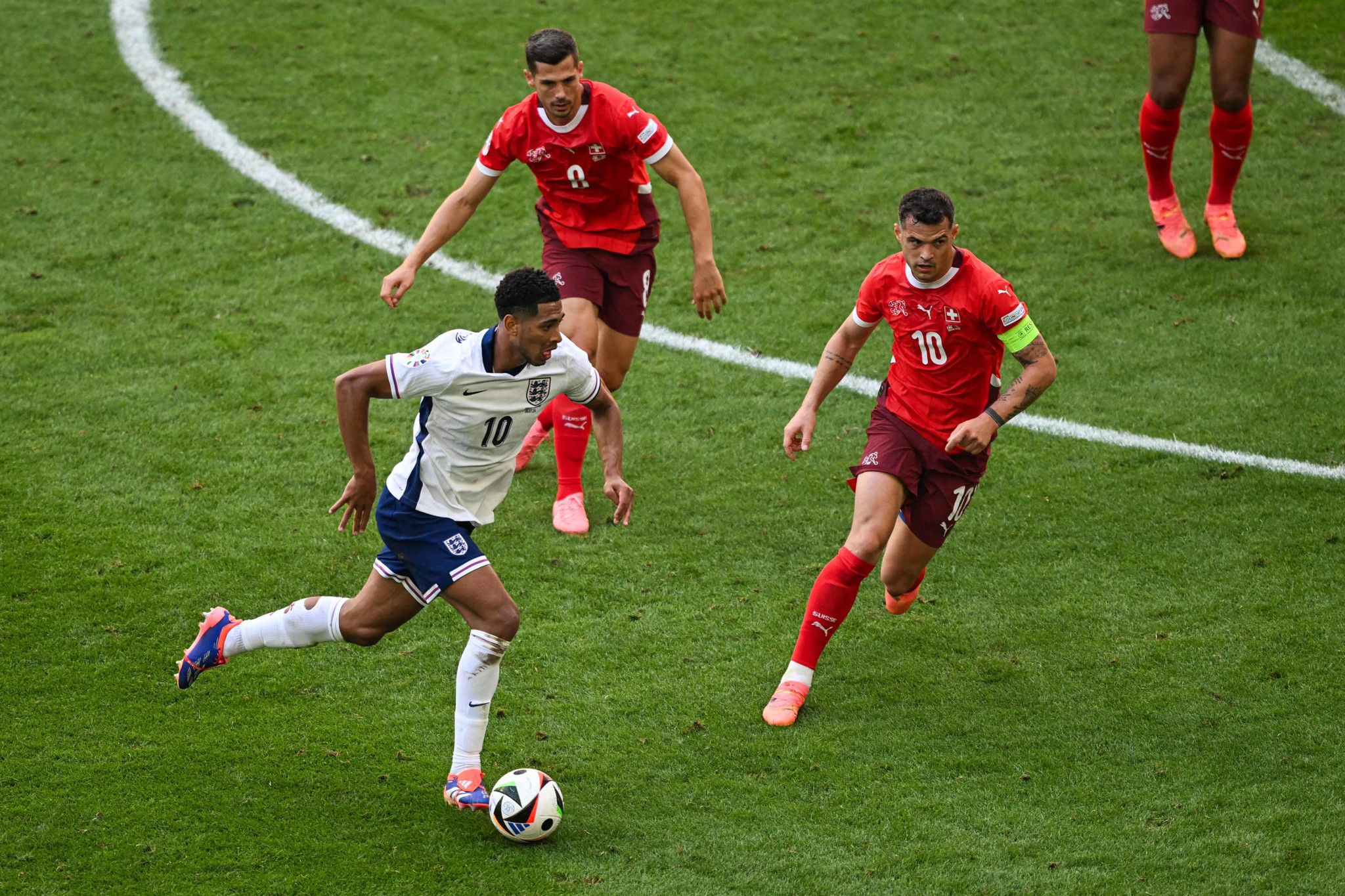 Première mi-temps équilibrée entre la Suisse et l'Angleterre