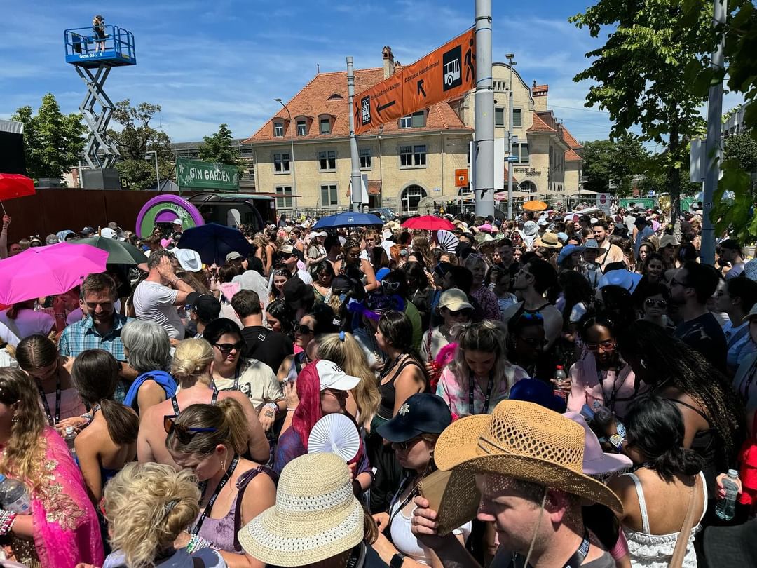 Les fans de Taylor Swift font la queue depuis 7 h ce matin