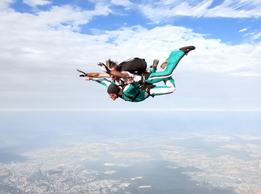 Une femme meurt lors d'un saut d'initiation au parachute