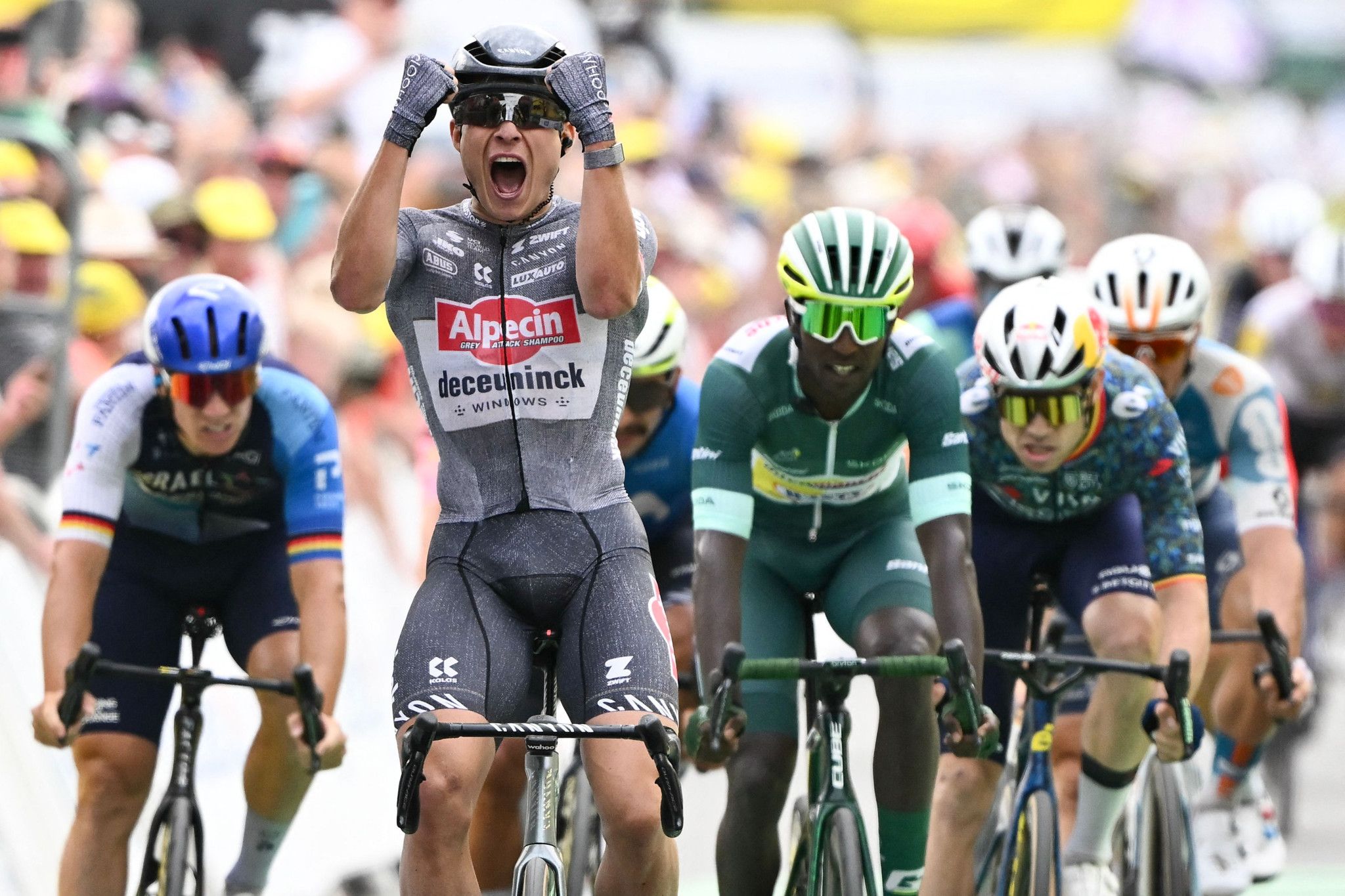 Jasper Philipsen gagne la 10e étape au sprint