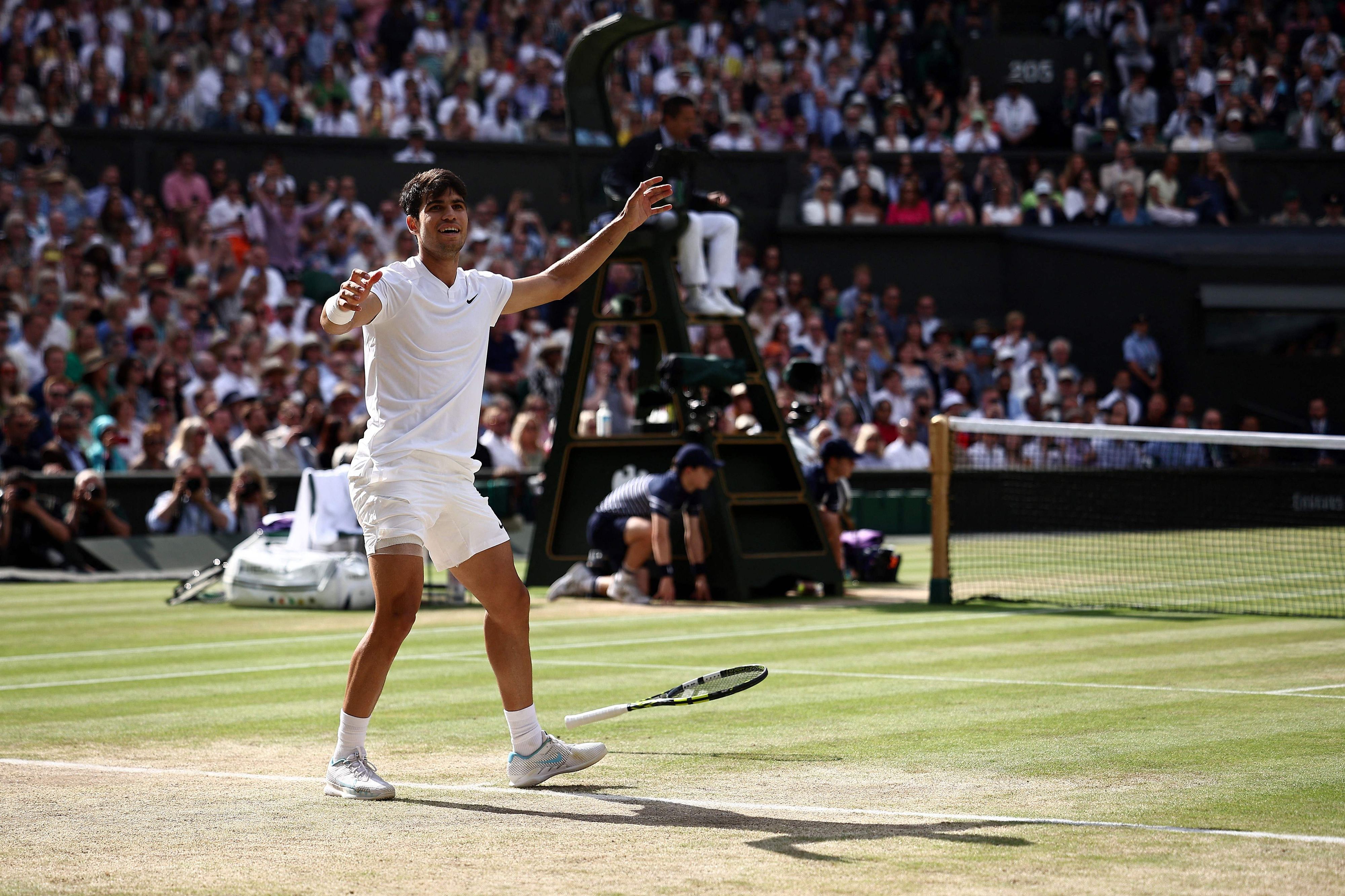 Irrésistible, Carlos Alcaraz écrase Novak Djokovic