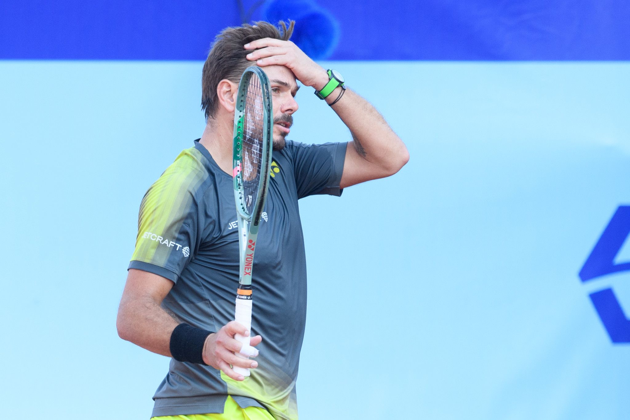 Un Stan Wawrinka en mode montagnes russes prend la porte à Gstaad