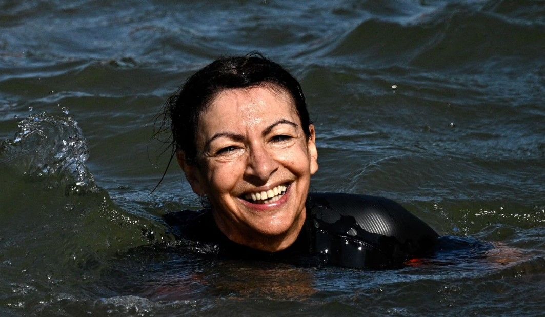 Anne Hidalgo a (enfin) plongé dans la Seine