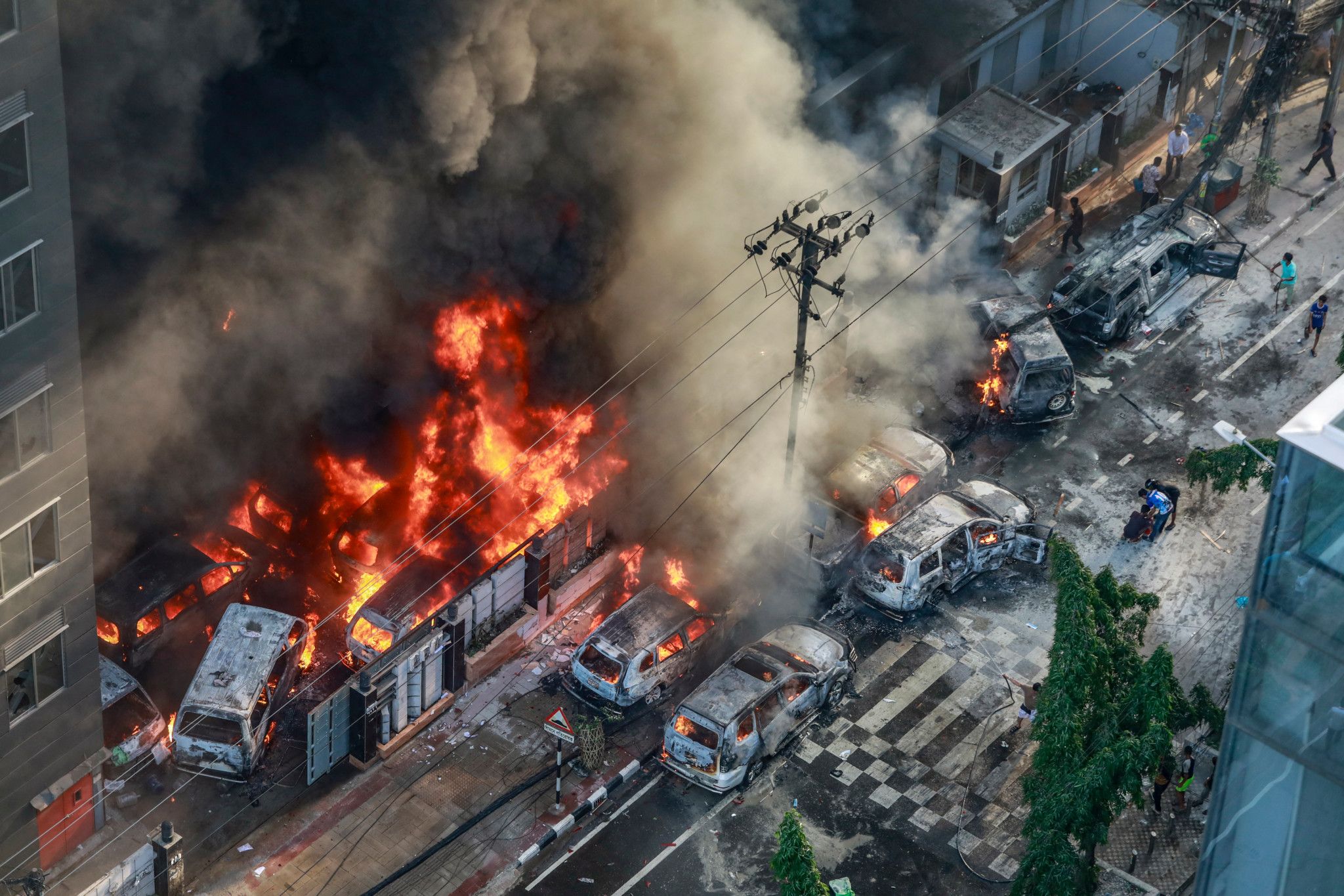 Des manifestants ont incendié des bâtiments gouvernementaux