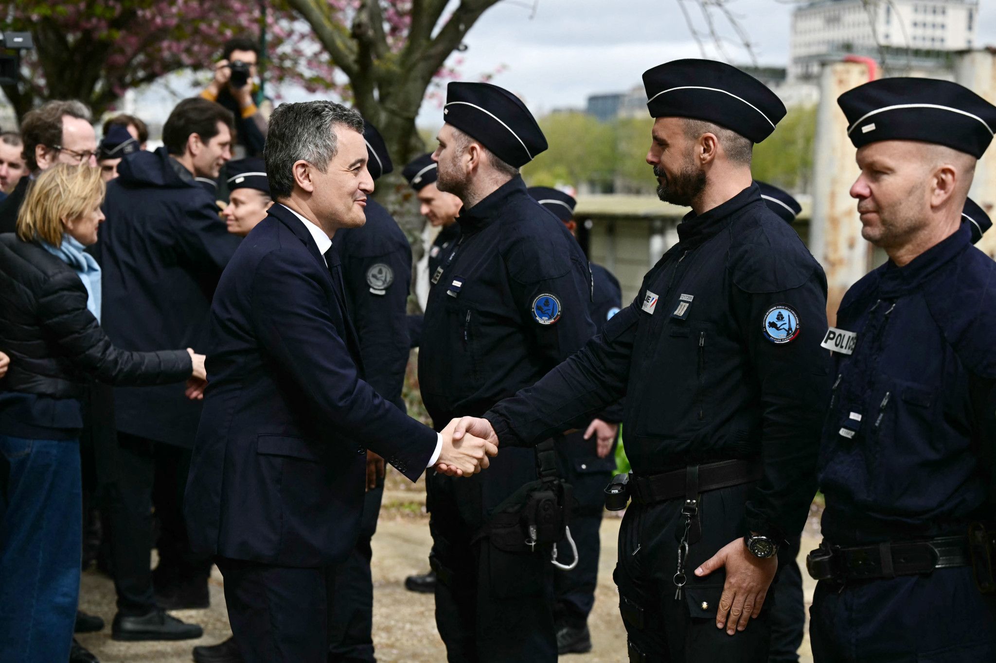 Plus d'un million de personnes contrôlées, 4300 écartées