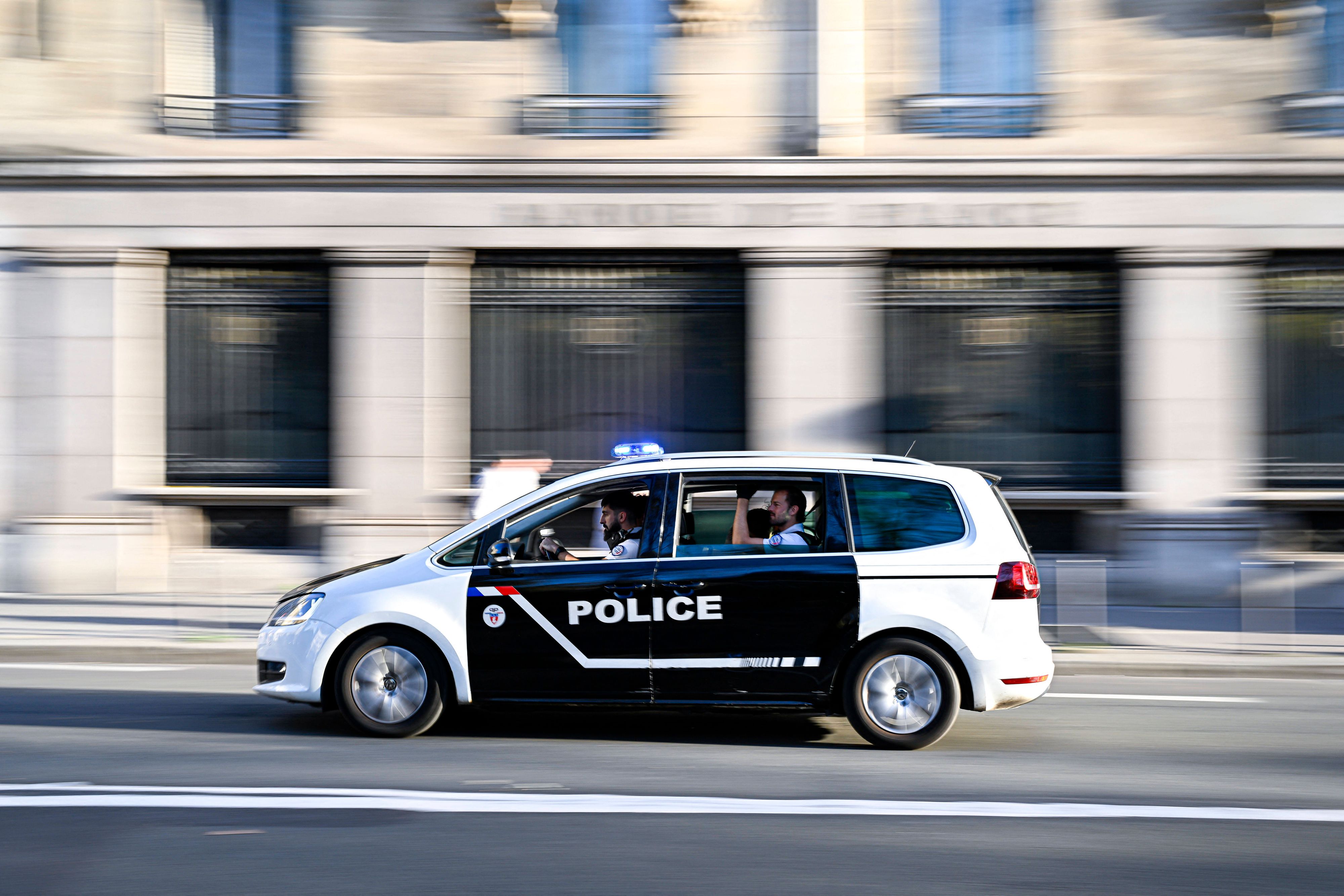 Il tue sa jeune compagne d'une trentaine de coups de couteau