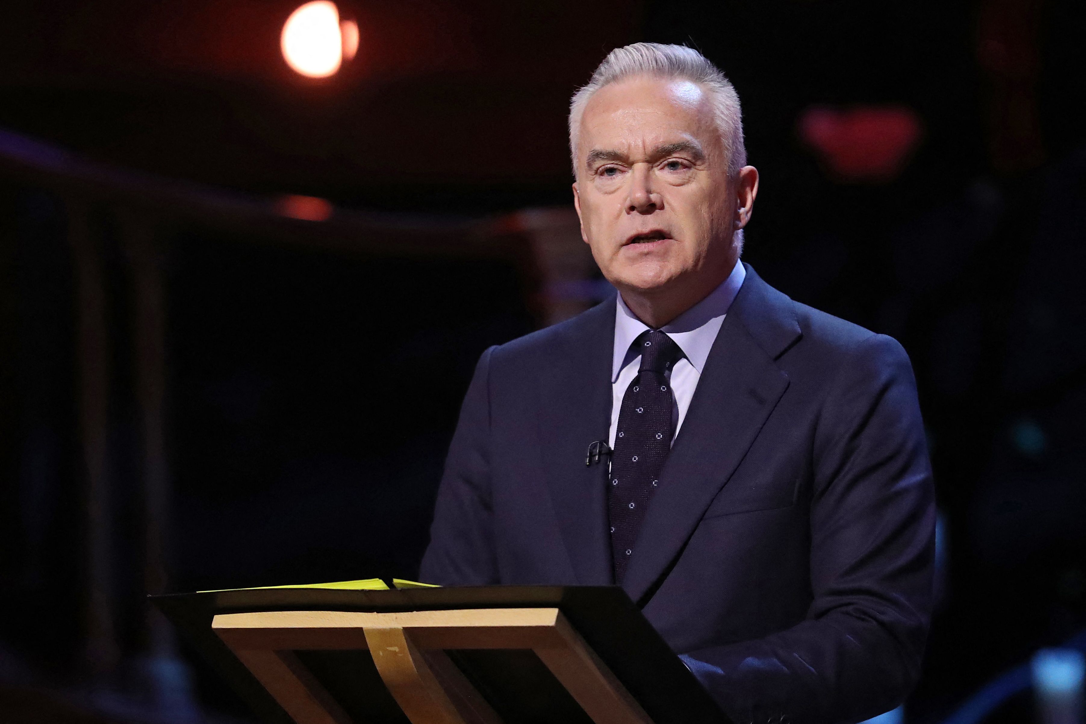 L'ex-présentateur vedette de la BBC Huw Edwards inculpé