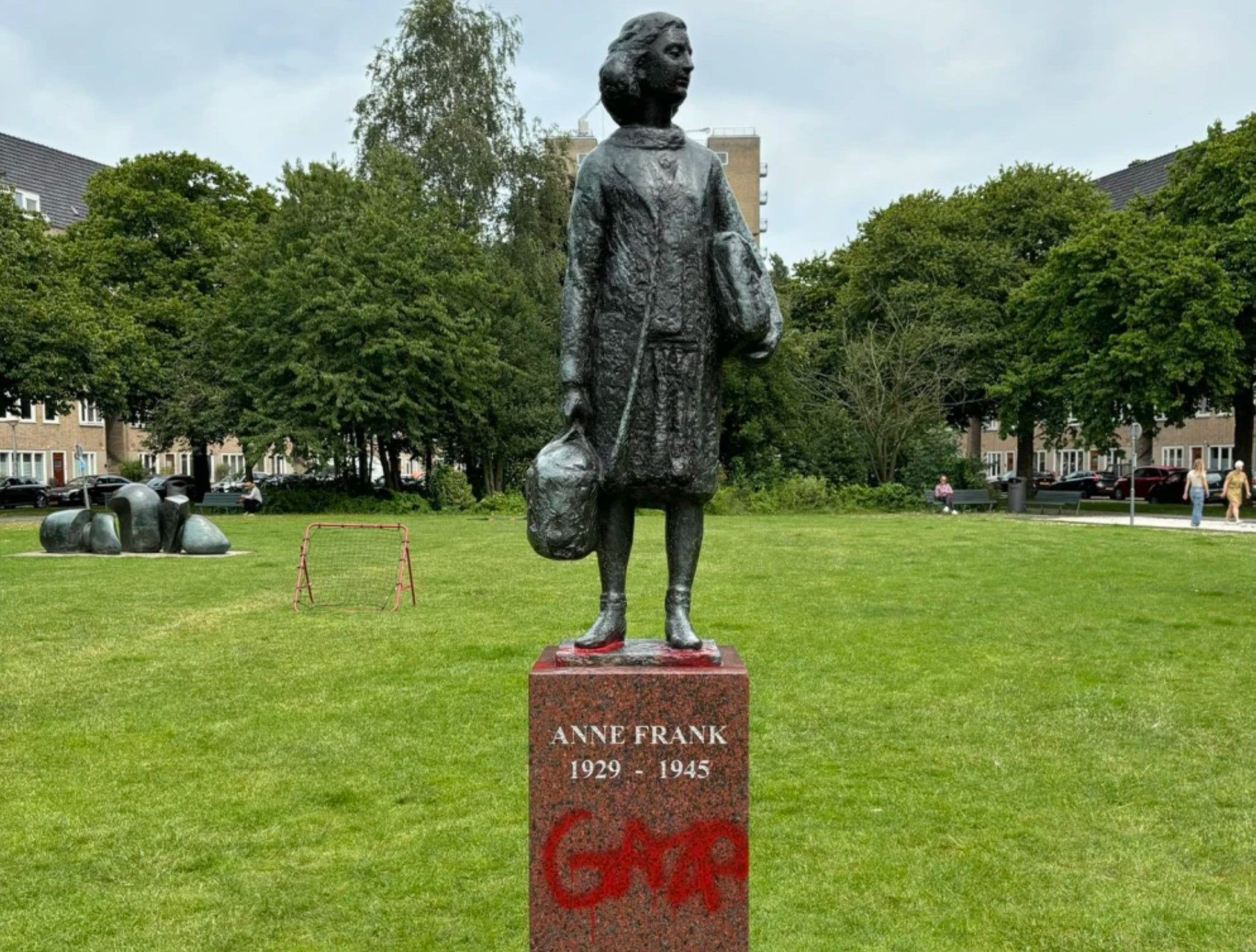 La statue d'Anne Frank souillée pour la deuxième fois