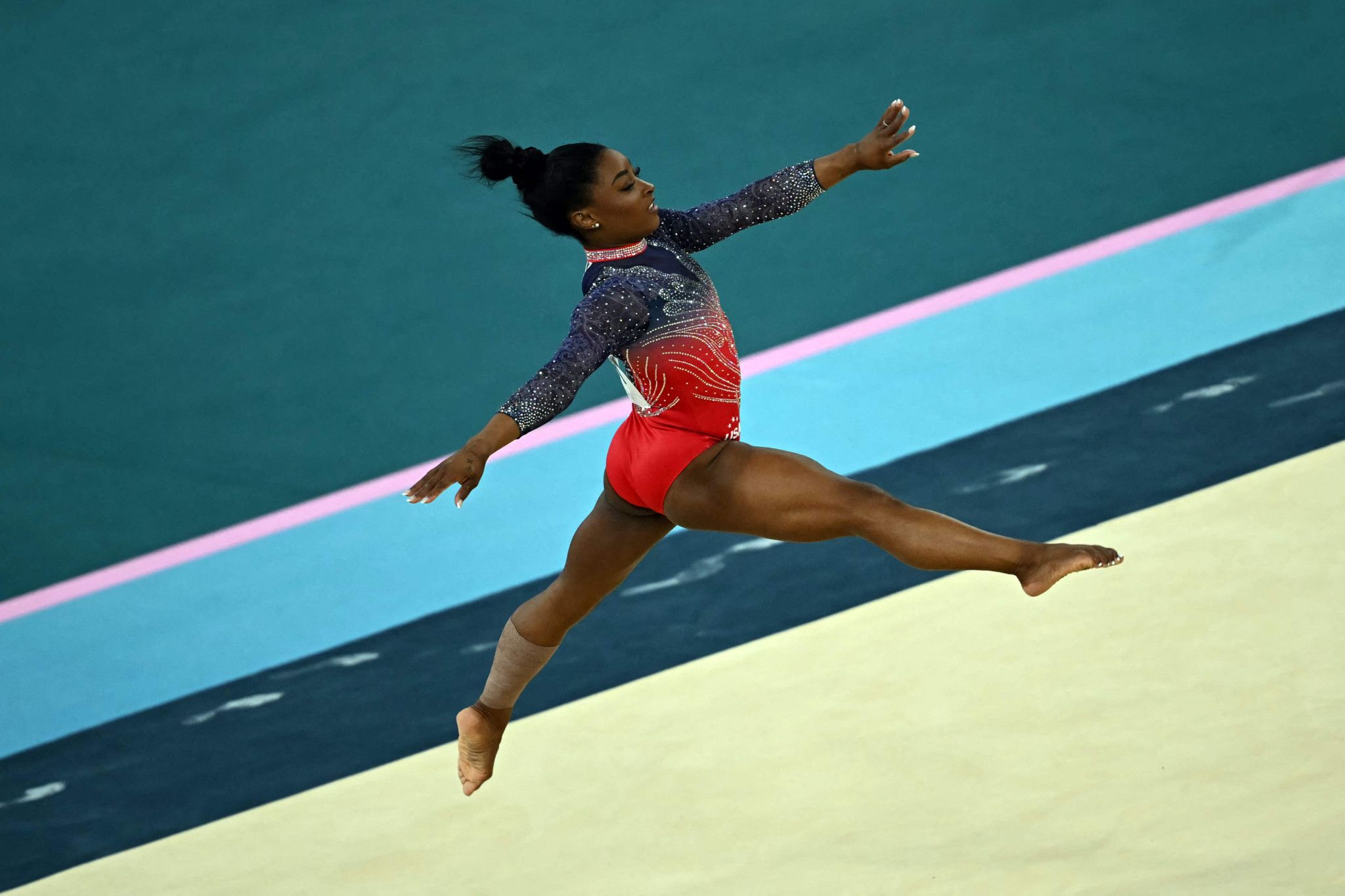 Grosse surprise: Simone Biles battue au sol