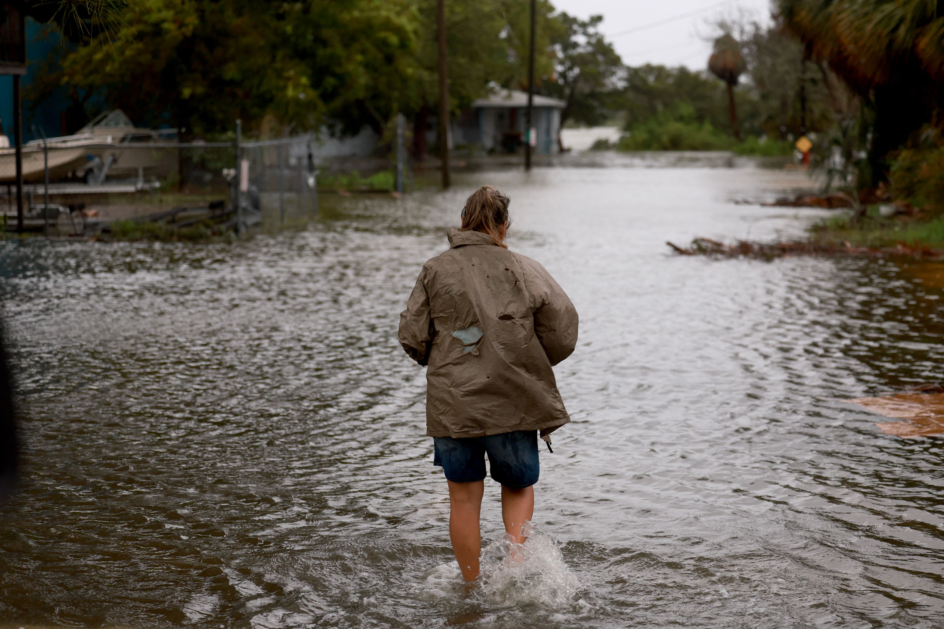 L'ouragan Debby a touché terre, menace d'inondations «catastrophiques»