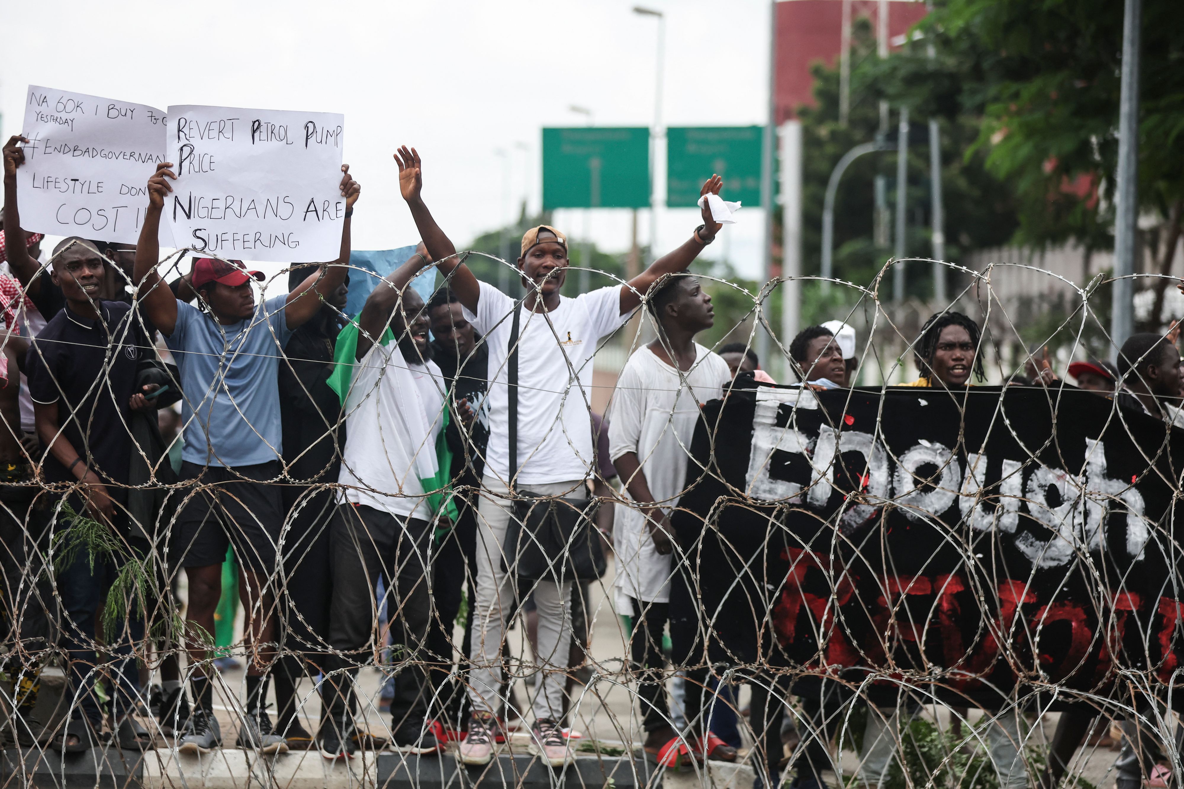 Au moins 21 morts dans les manifestations contre la vie chère