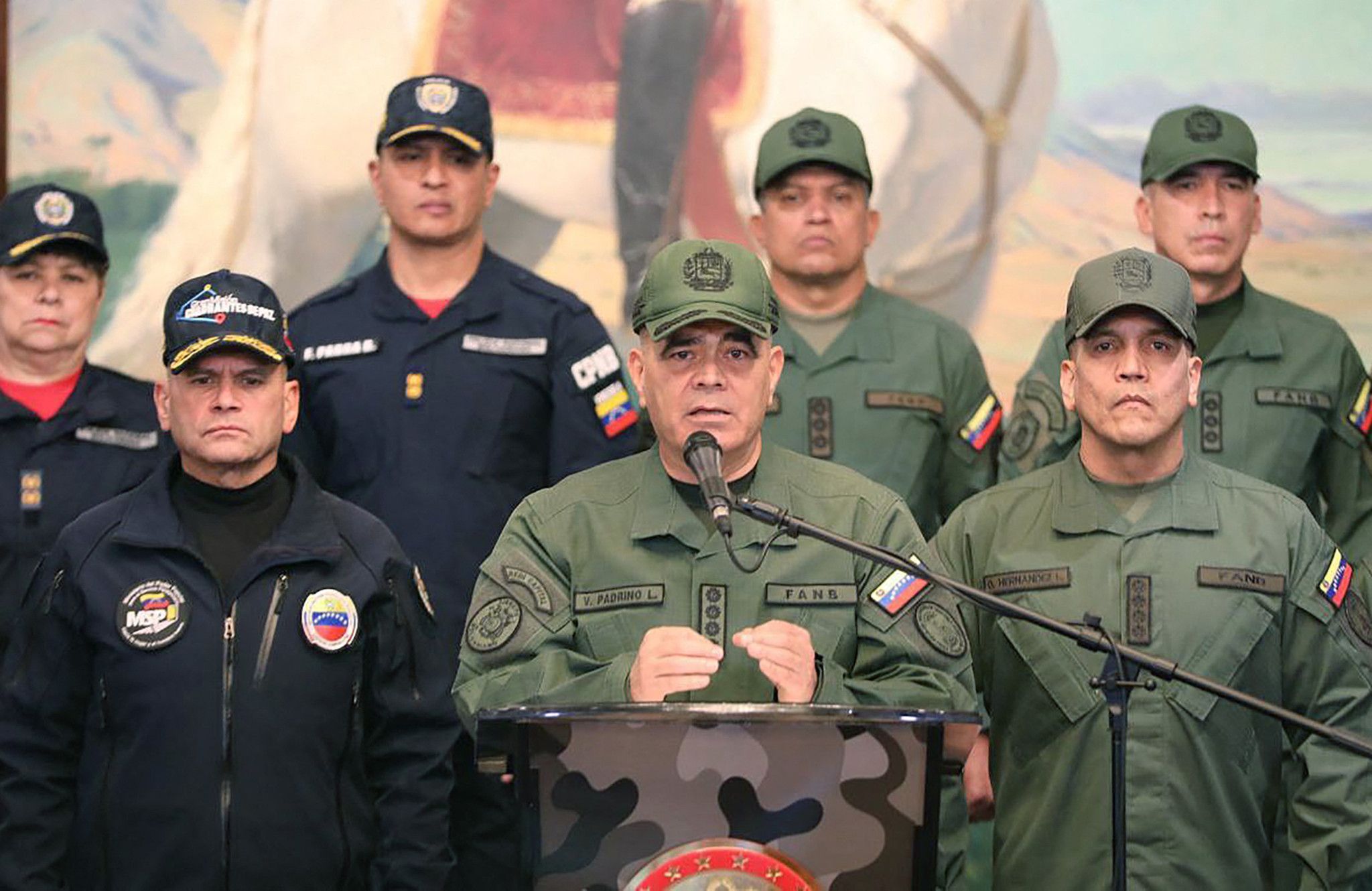 Loyale à Maduro, l'armée rejette les appels de l'opposition