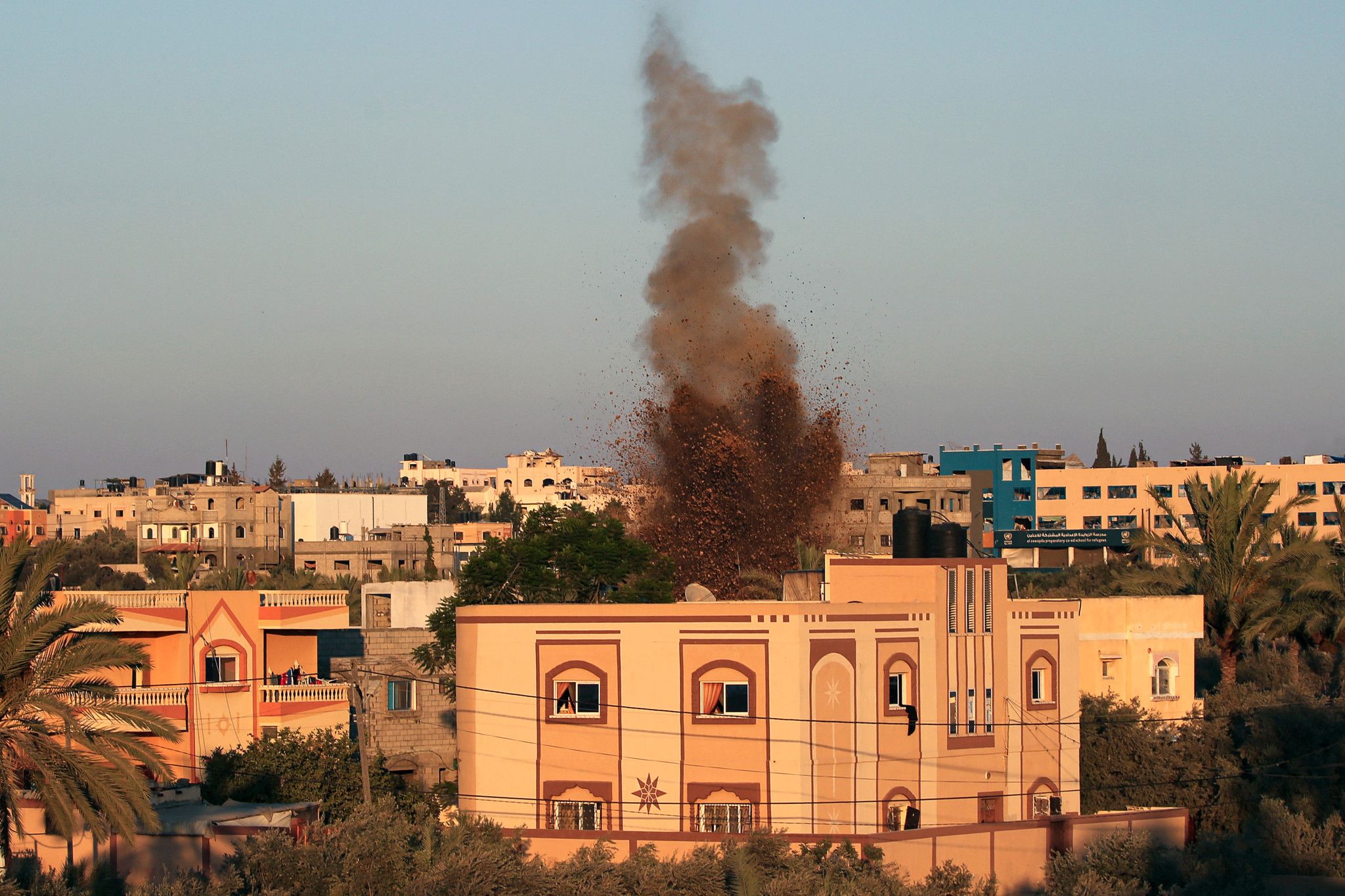 Une frappe israélienne sur une école a fait 90 morts à Gaza