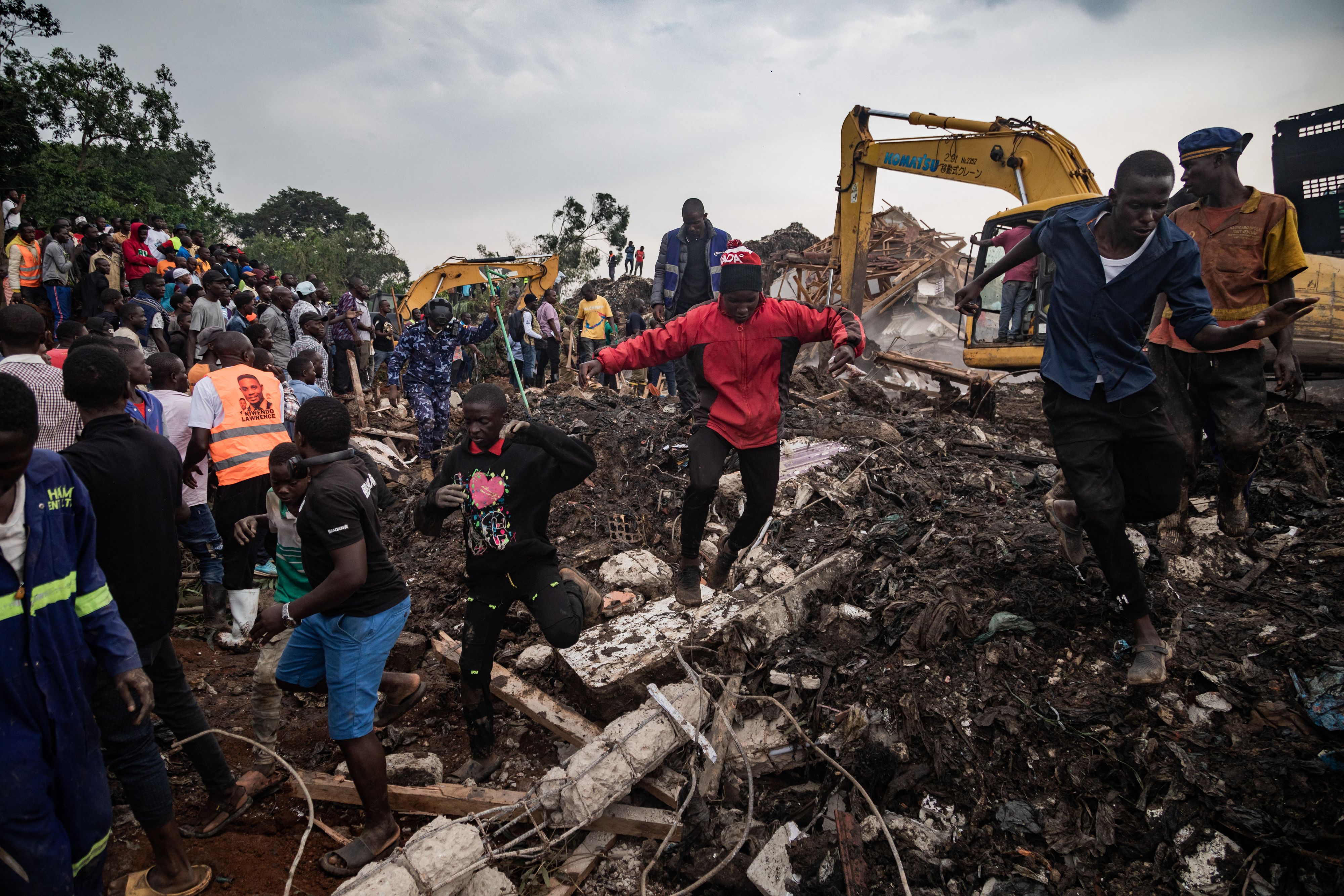 Effondrement d'une décharge: le bilan monte à 12 morts