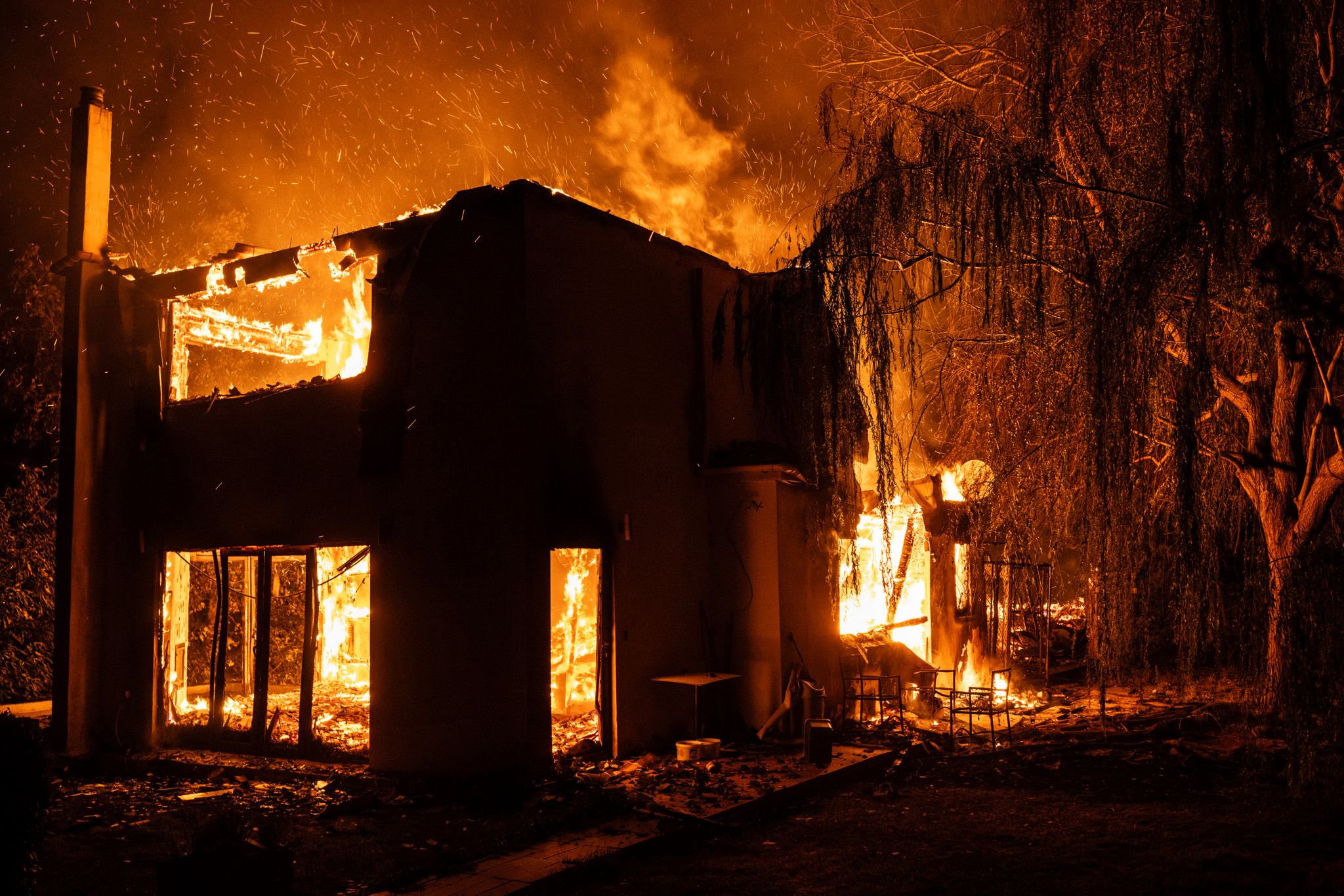 La Grèce touchée par des incendies, la ville de Marathon évacuée