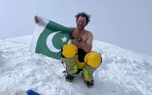 Un alpiniste secouriste tué par une chute de pierre