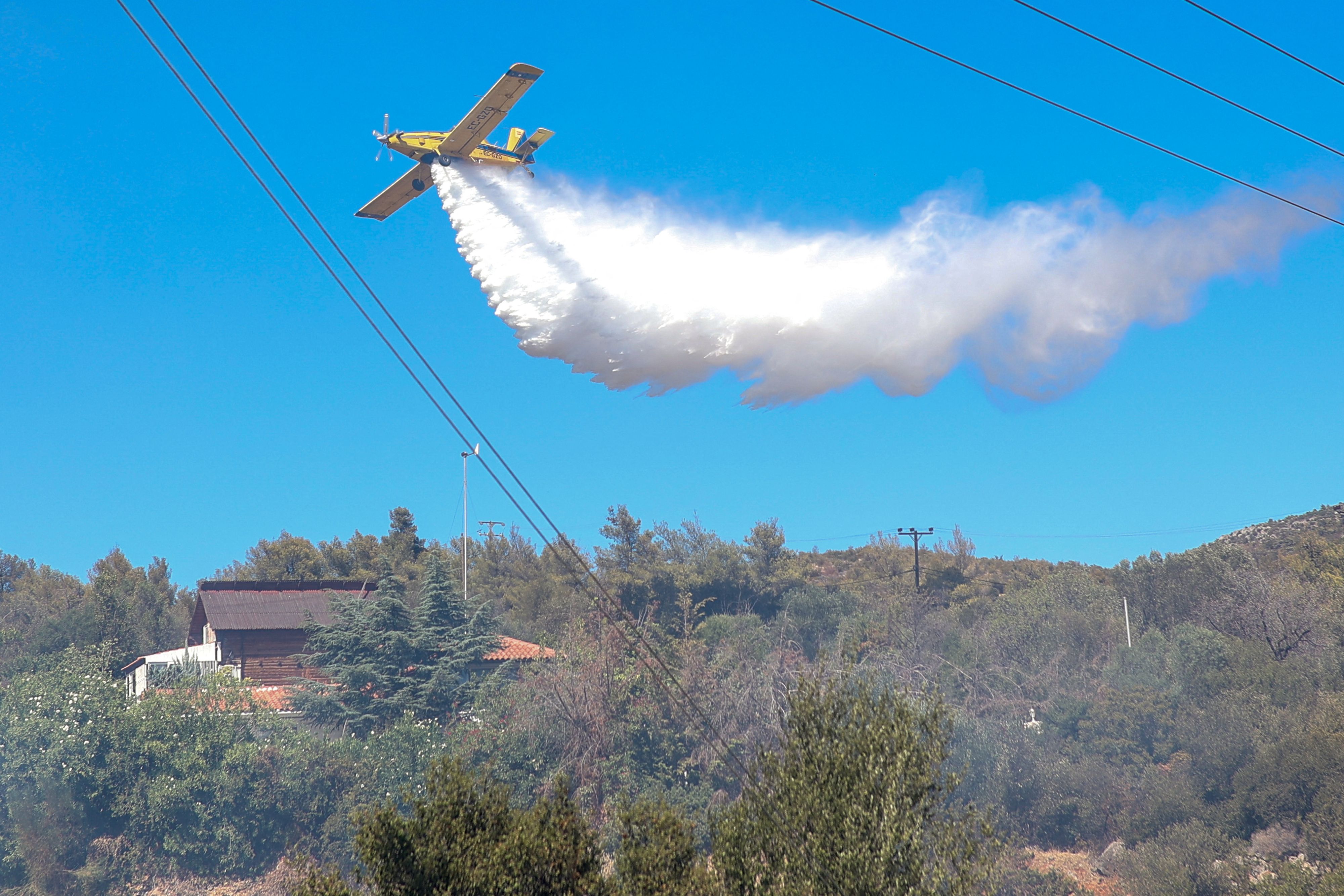 Premiers progrès dans la lutte contre l'incendie près d'Athènes