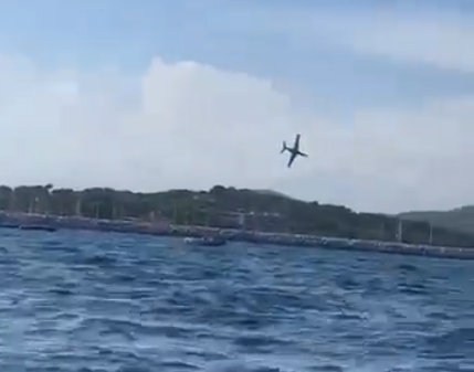 Un avion de collection s'écrase en mer pendant un show aérien