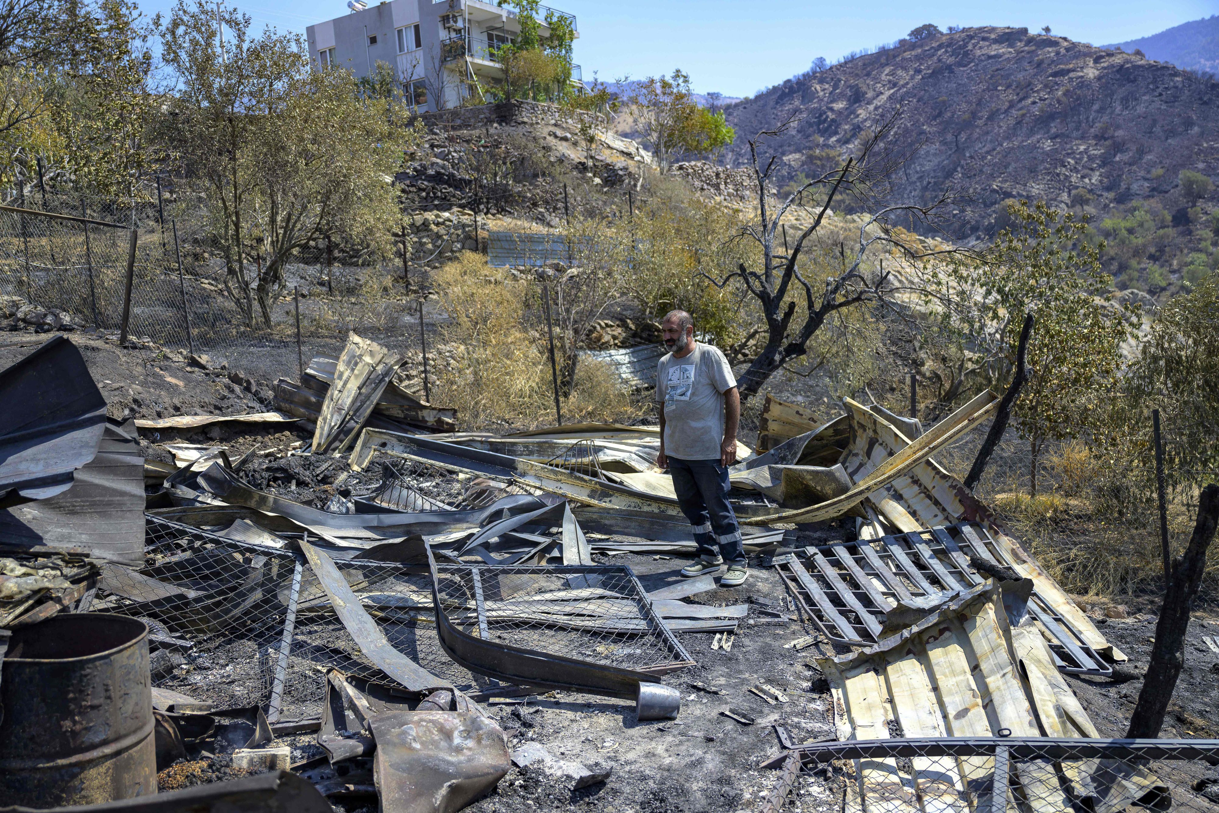 D'un village paradisiaque aux flammes de l'enfer