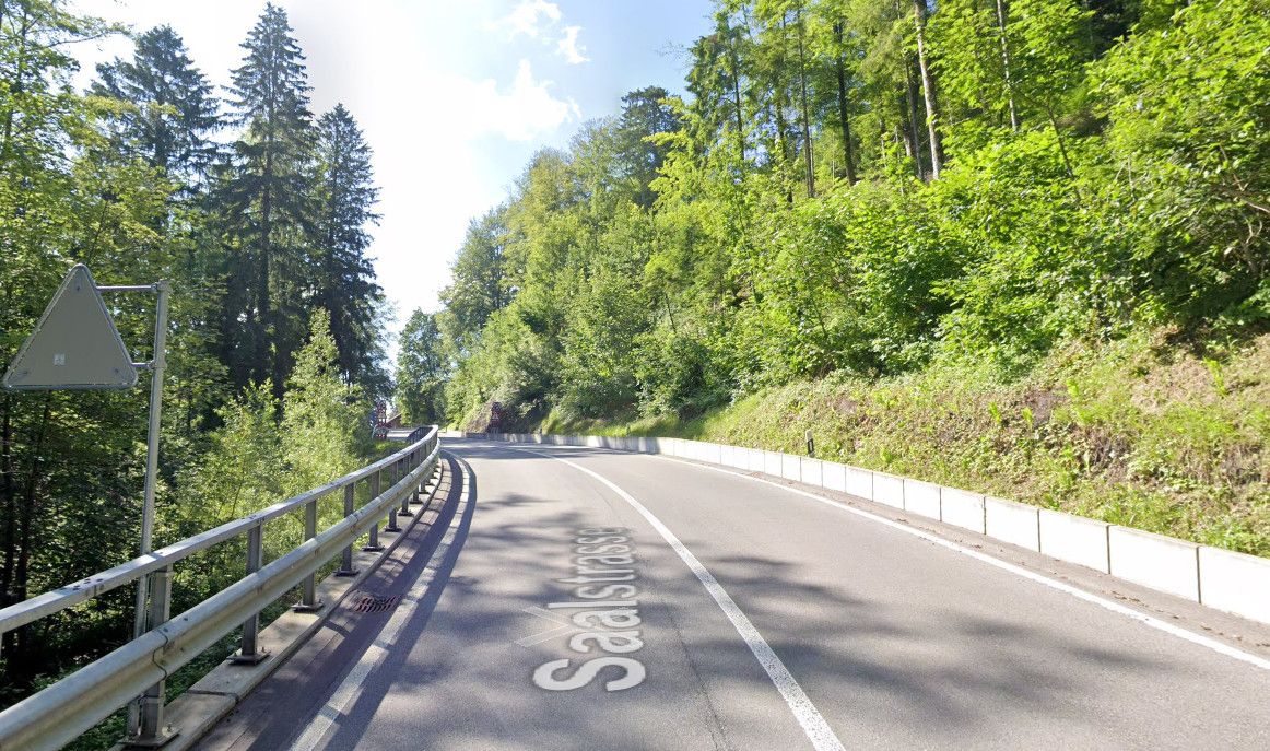 Une jeune skateboardeuse se tue en descendant un col