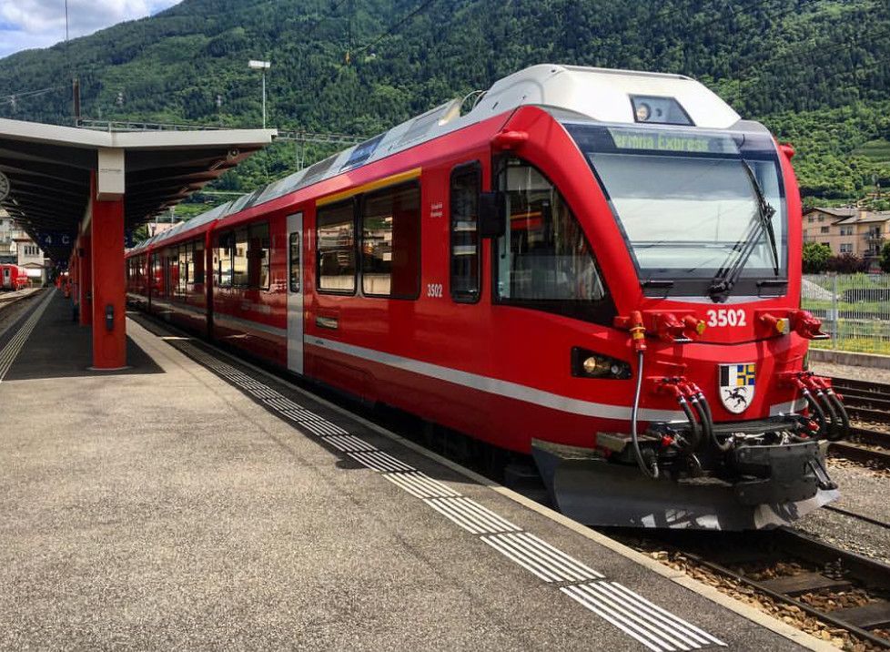 Un ado électrocuté sur le toit d'un train en marche