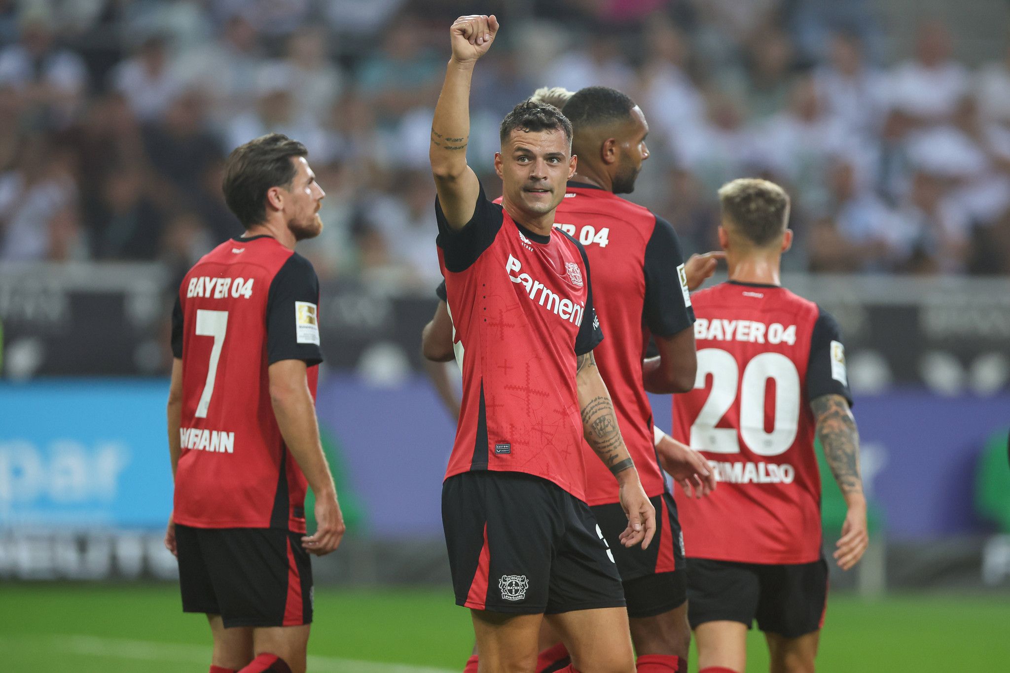 Xhaka inscrit un bijou dans un succès inespéré de Leverkusen