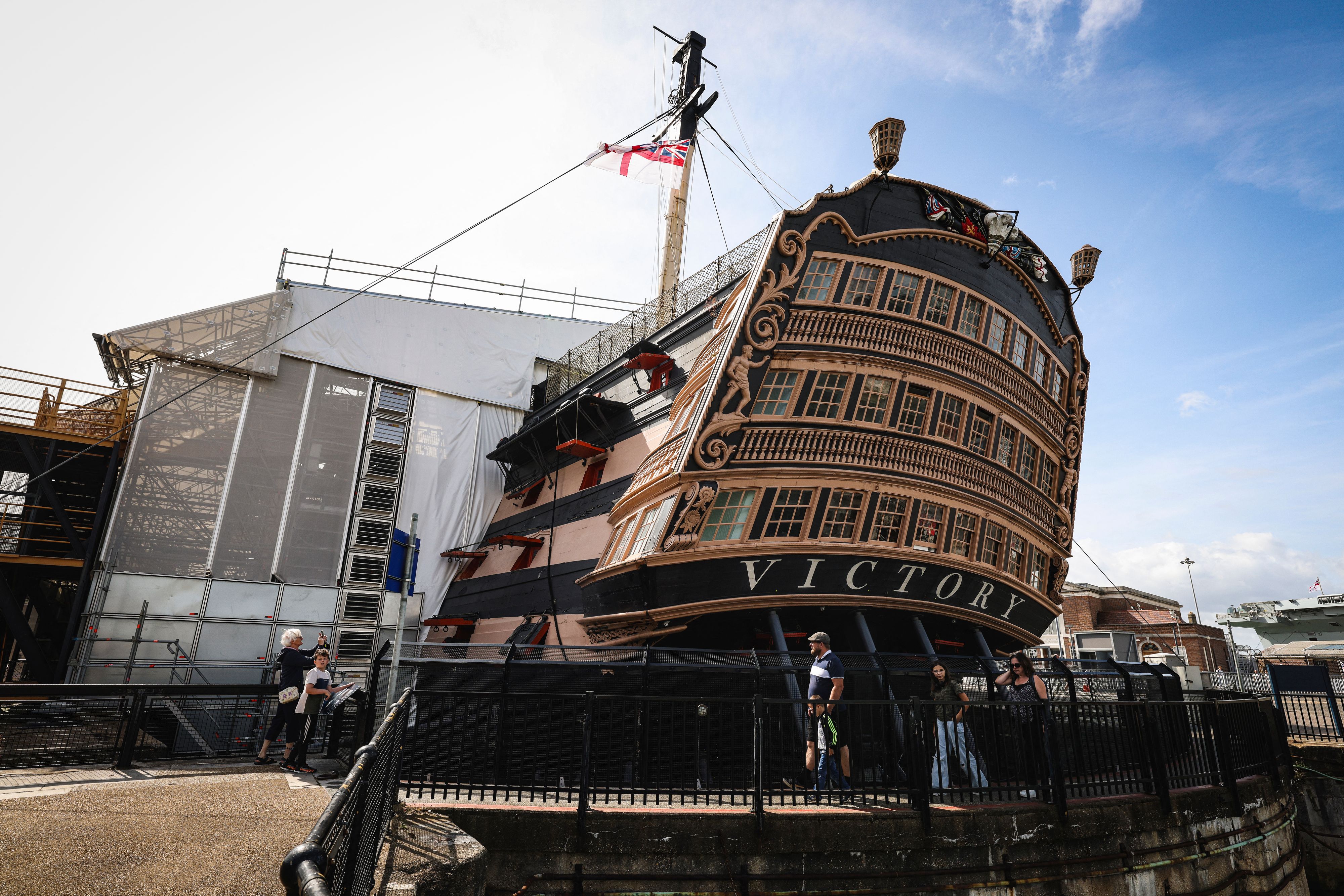 Un navire de la bataille de Trafalgar attaqué par des insectes