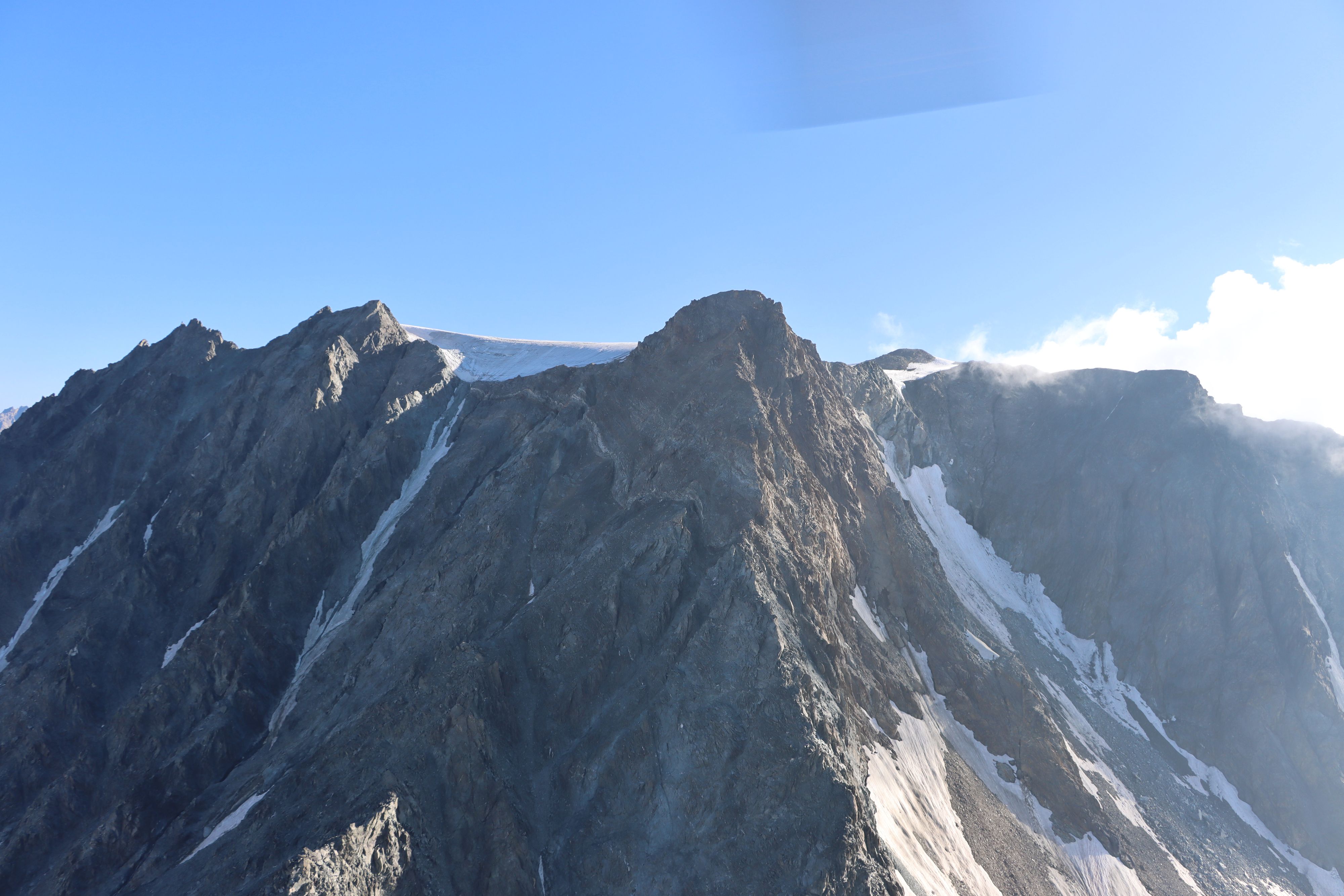 Un alpiniste appelle son épouse, puis fait une chute mortelle