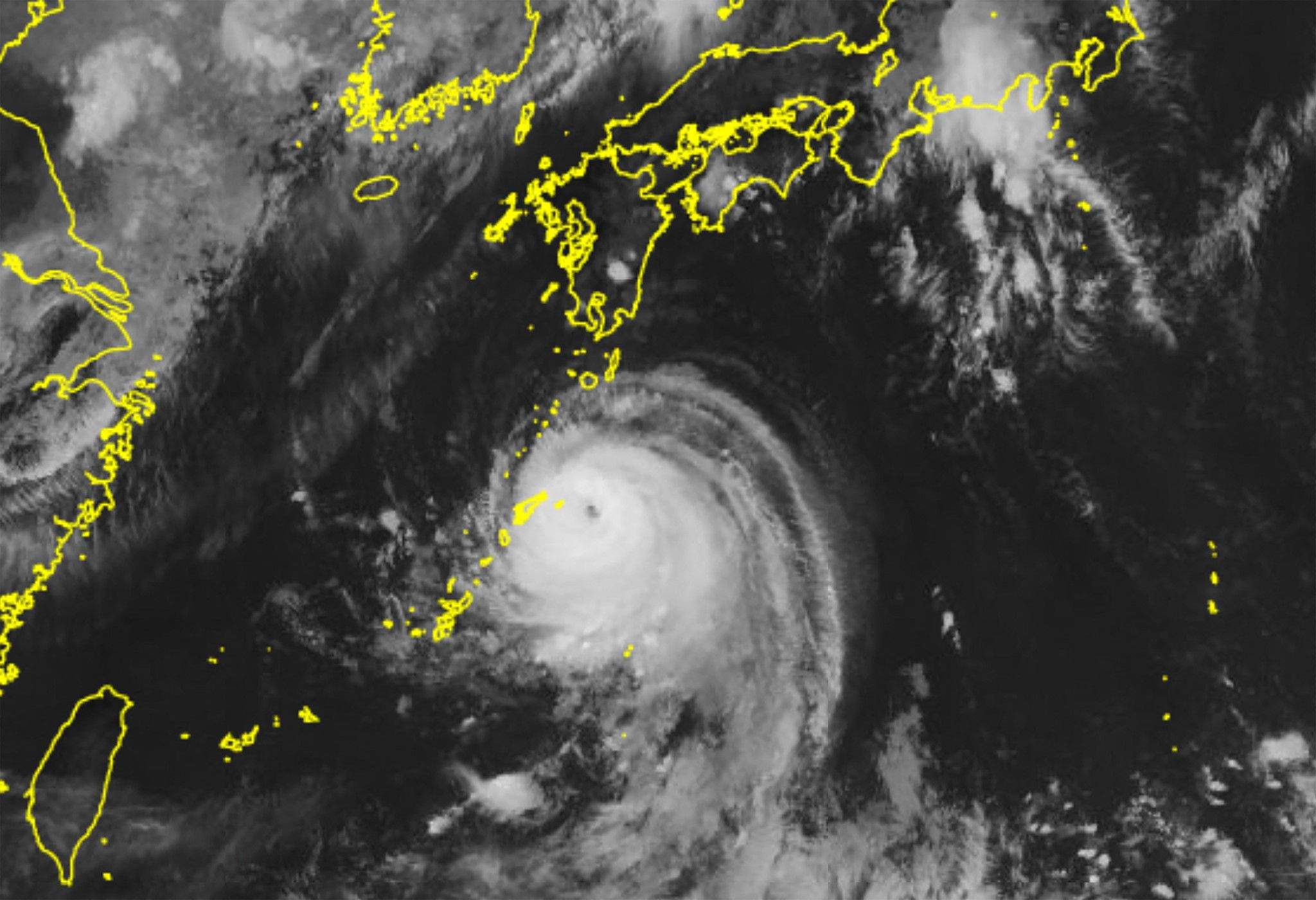 Le typhon Shanshan, extrêmement puissant, frappe l'île de Kyushu