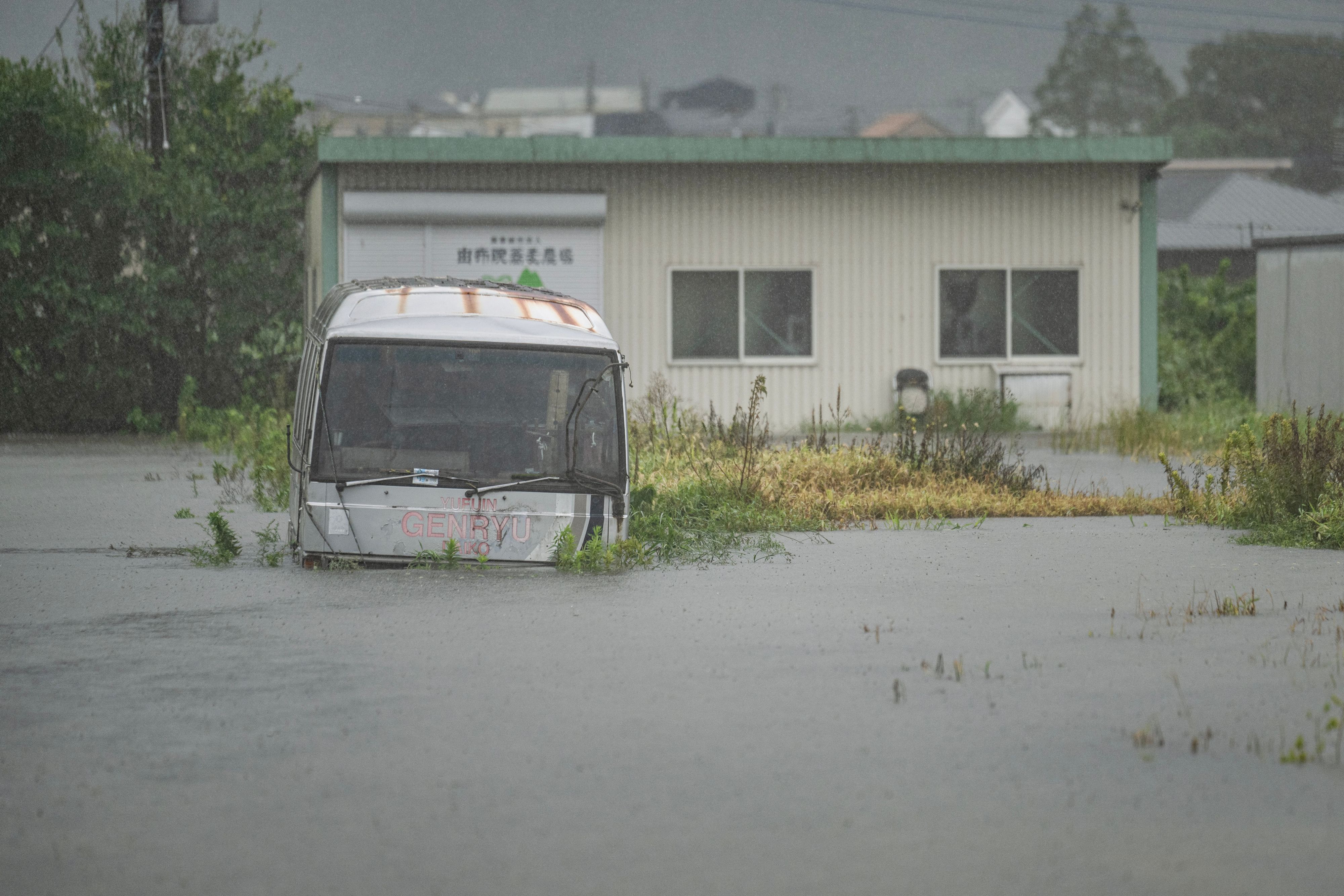 Typhon Shanshan: au moins 6 morts et des pluies torrentielles