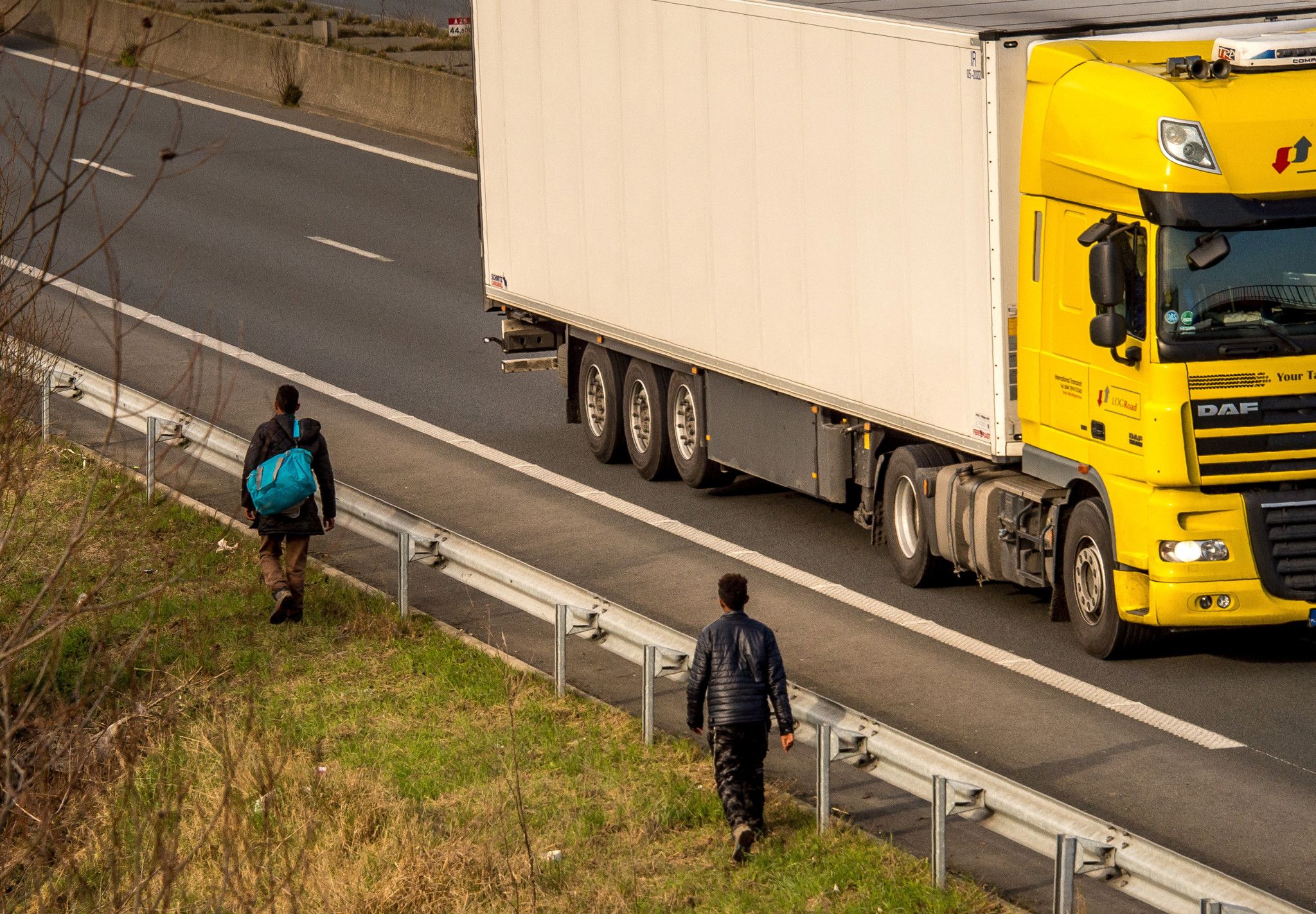 Trente migrants découverts dans un camion, dont un mort