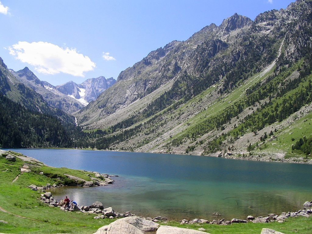 Elle accouche sans assistance lors d'une randonnée dans les Pyrénées