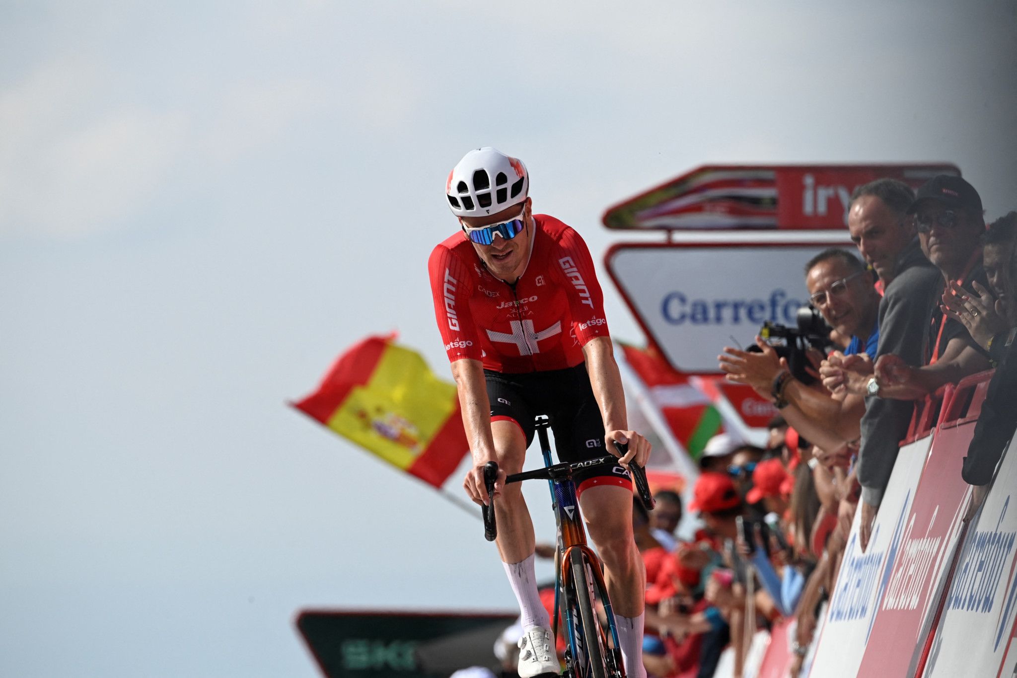 Mauro Schmid privé de victoire pour quatre minuscules secondes