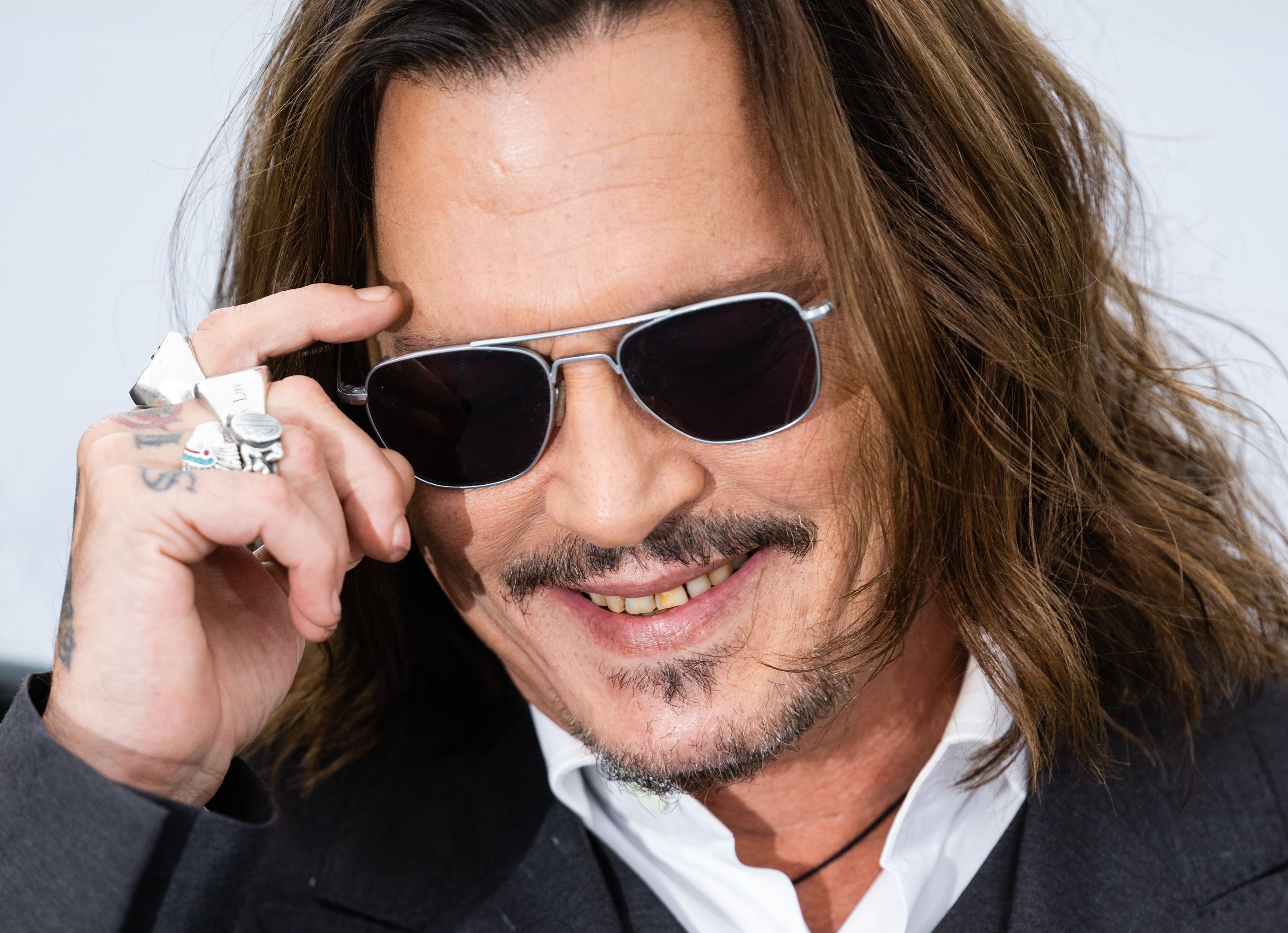 Les nouvelles dents de Johnny Depp font le buzz