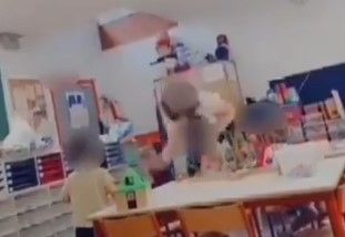 La vidéo d'une enfant de 3 ans frappée par son institutrice suscite la consternation